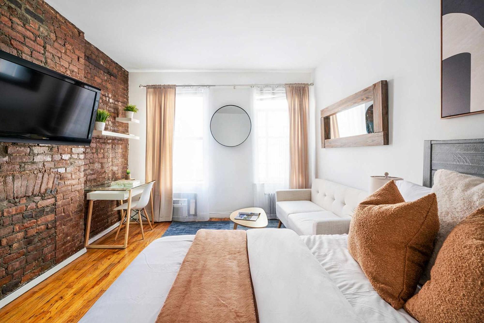 26-3a Gramercy W D Outdoor Courtyard New York