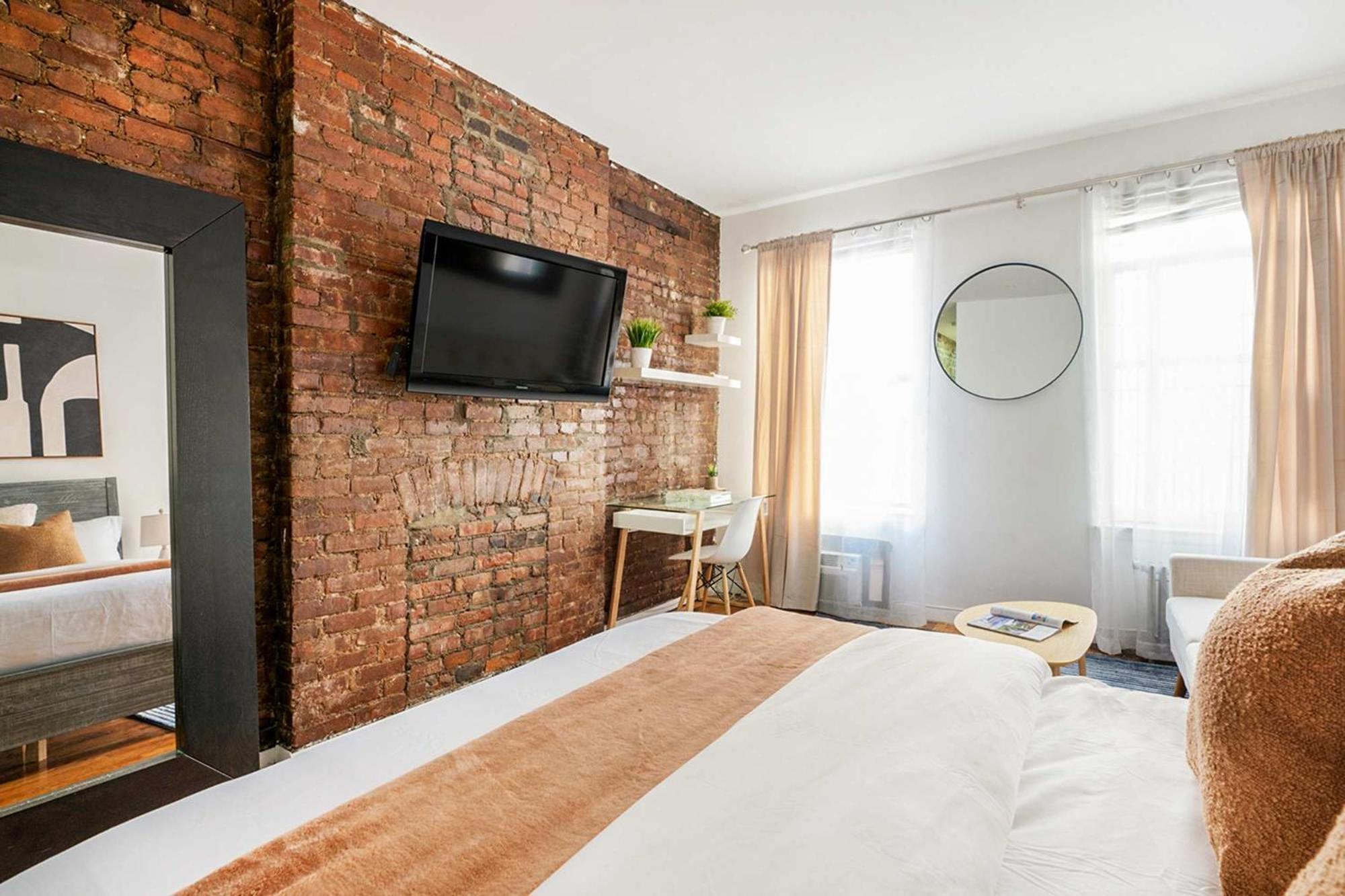 26-3a Gramercy W D Outdoor Courtyard * New York