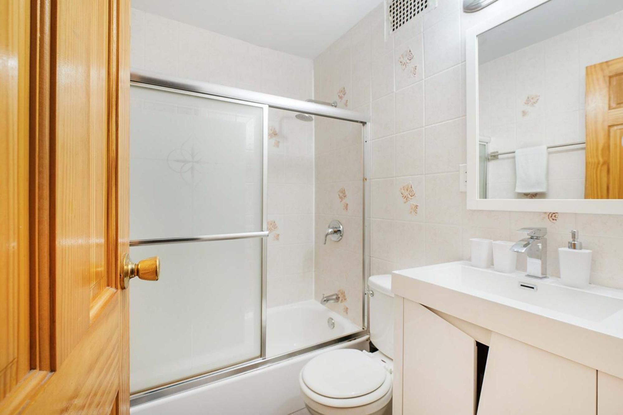 26-3a Gramercy W D Outdoor Courtyard Apartment *