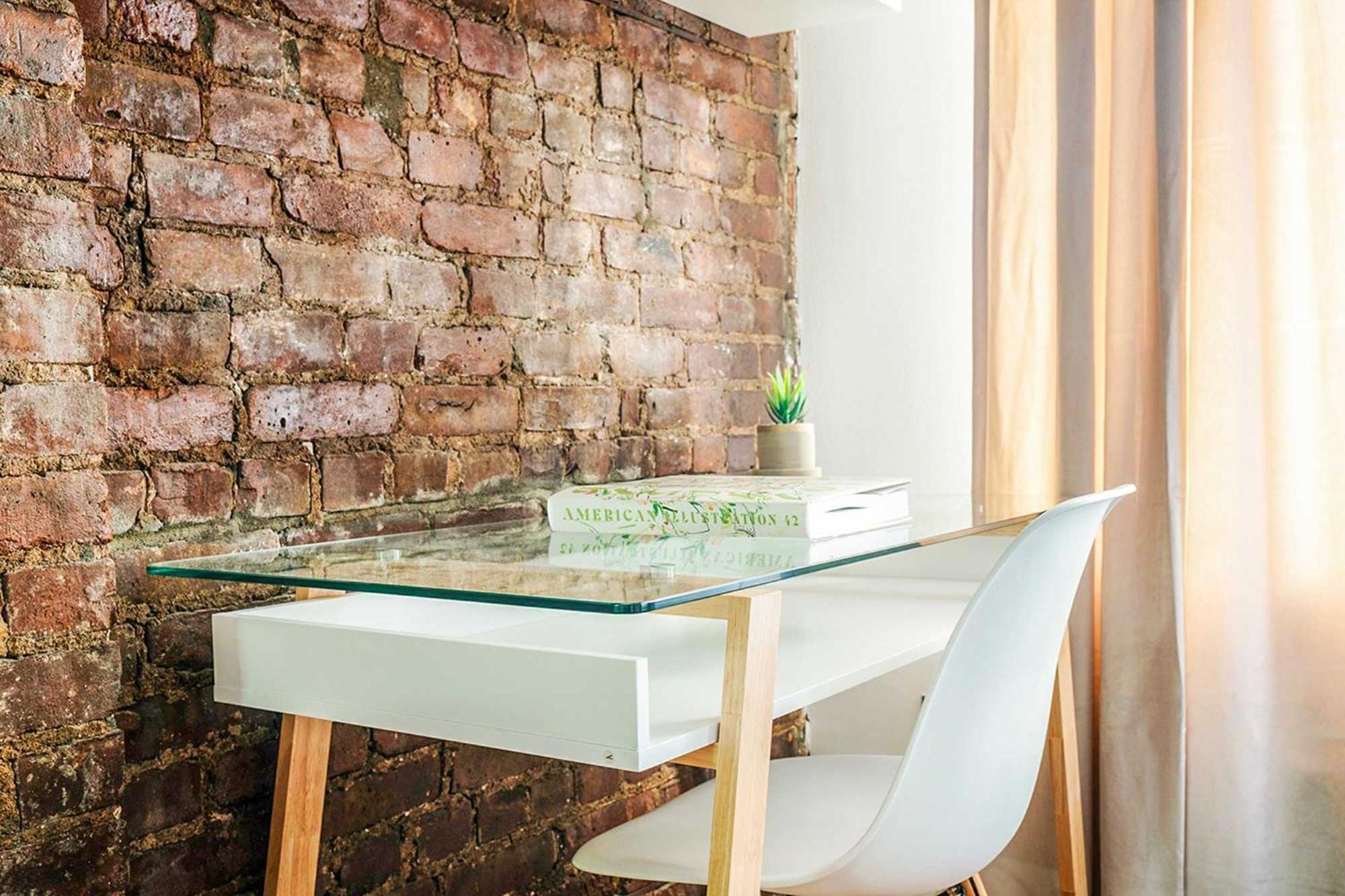 26-3a Gramercy W D Outdoor Courtyard Apartment