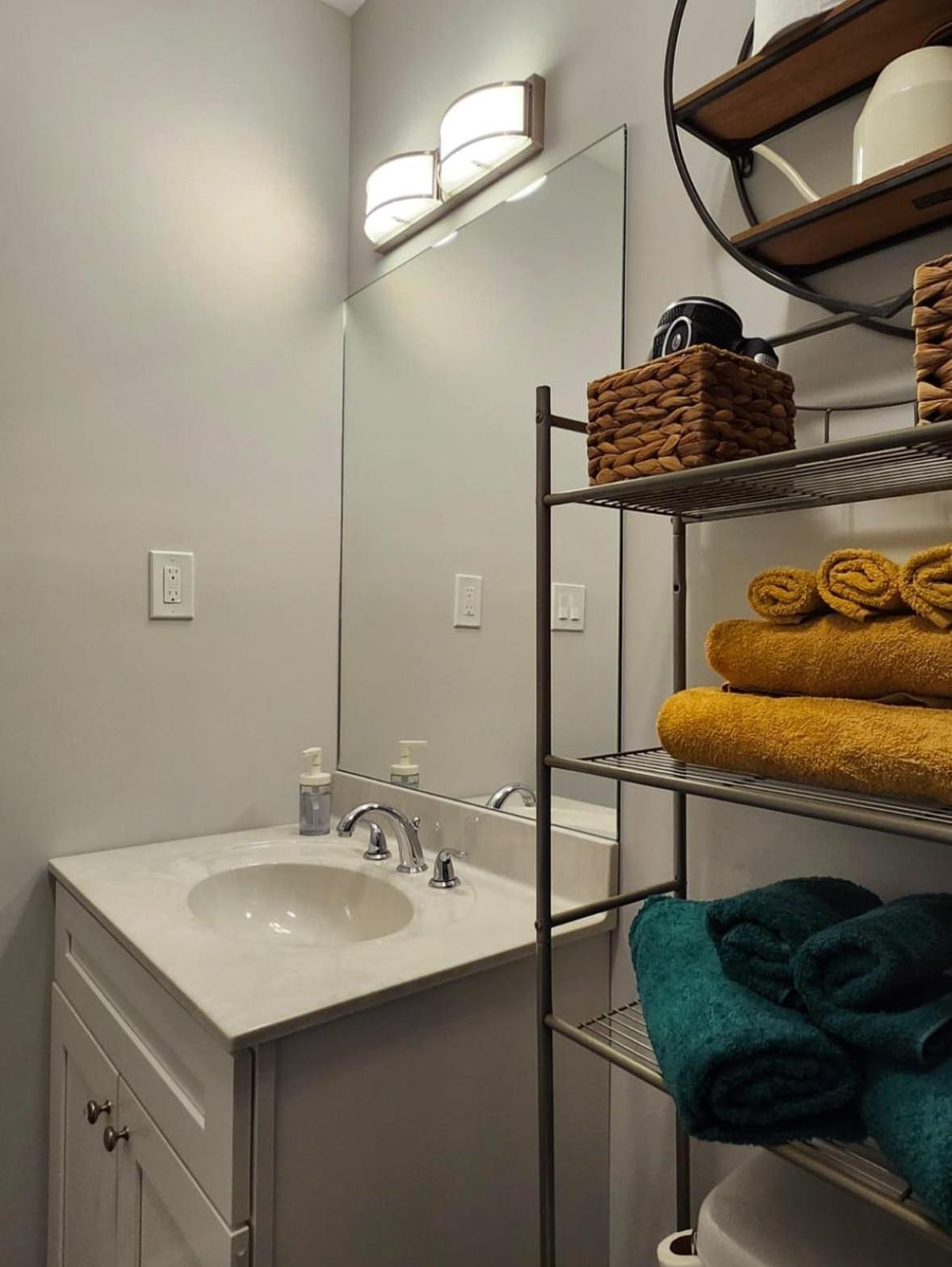 Comfy, Cozy, Affordable And Private - Free Parking Homestay