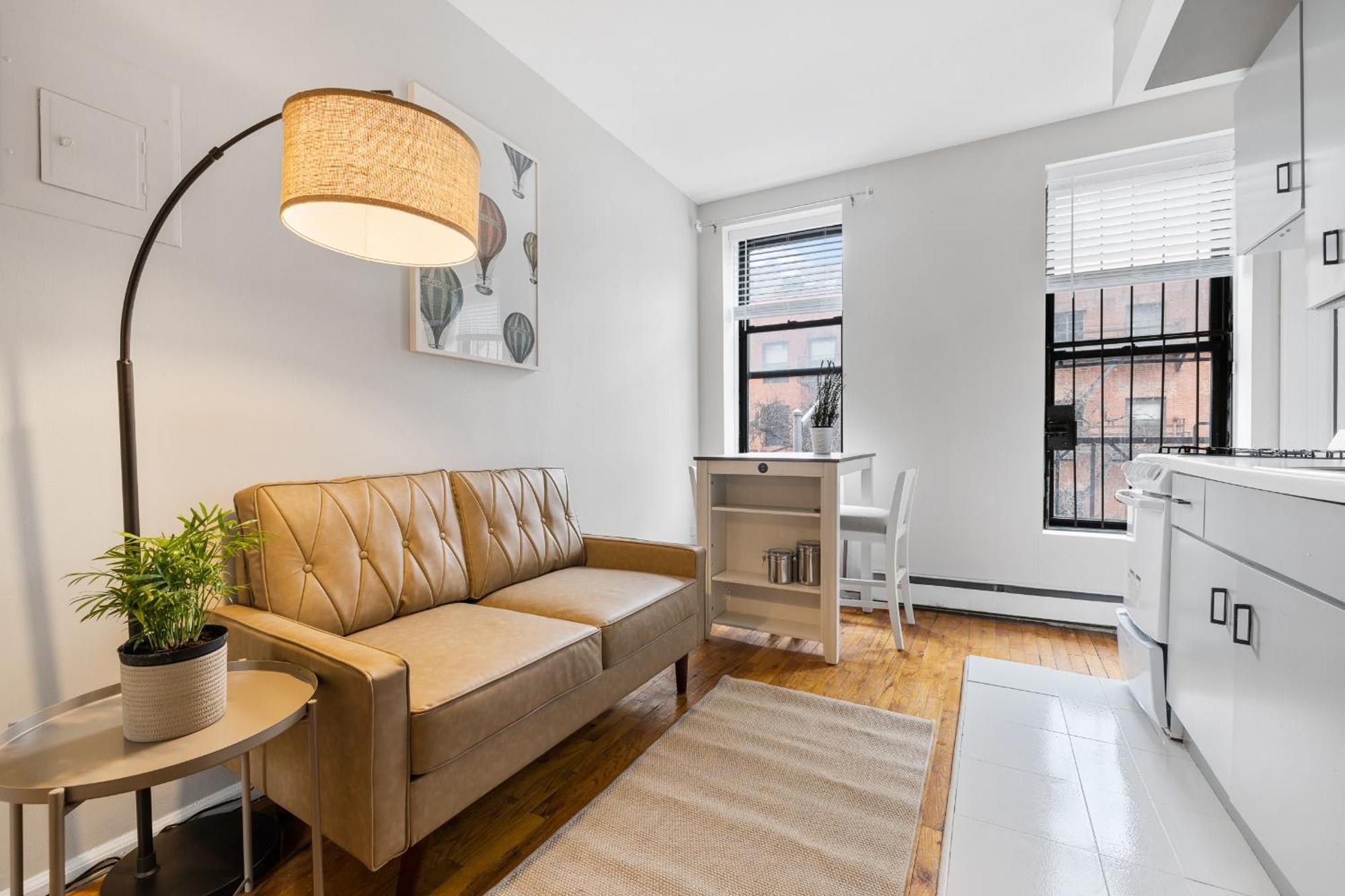 Ultimate Urban Living At Centrally Located Lofts Apartment *