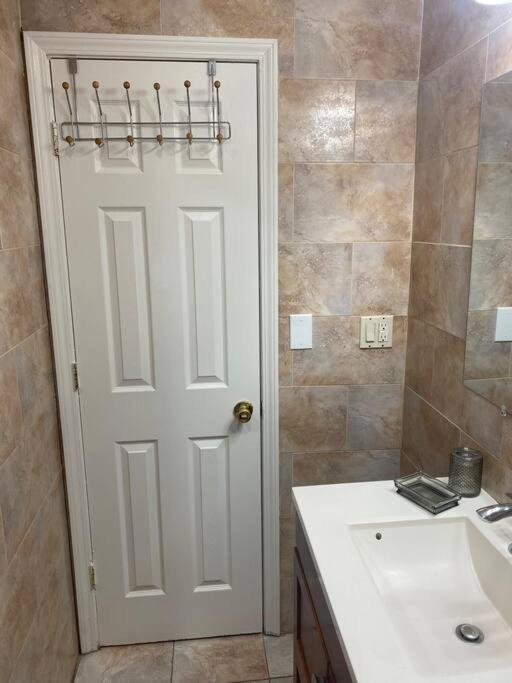 Cozy 2-bedrooms In Canarsie Brooklyn New York