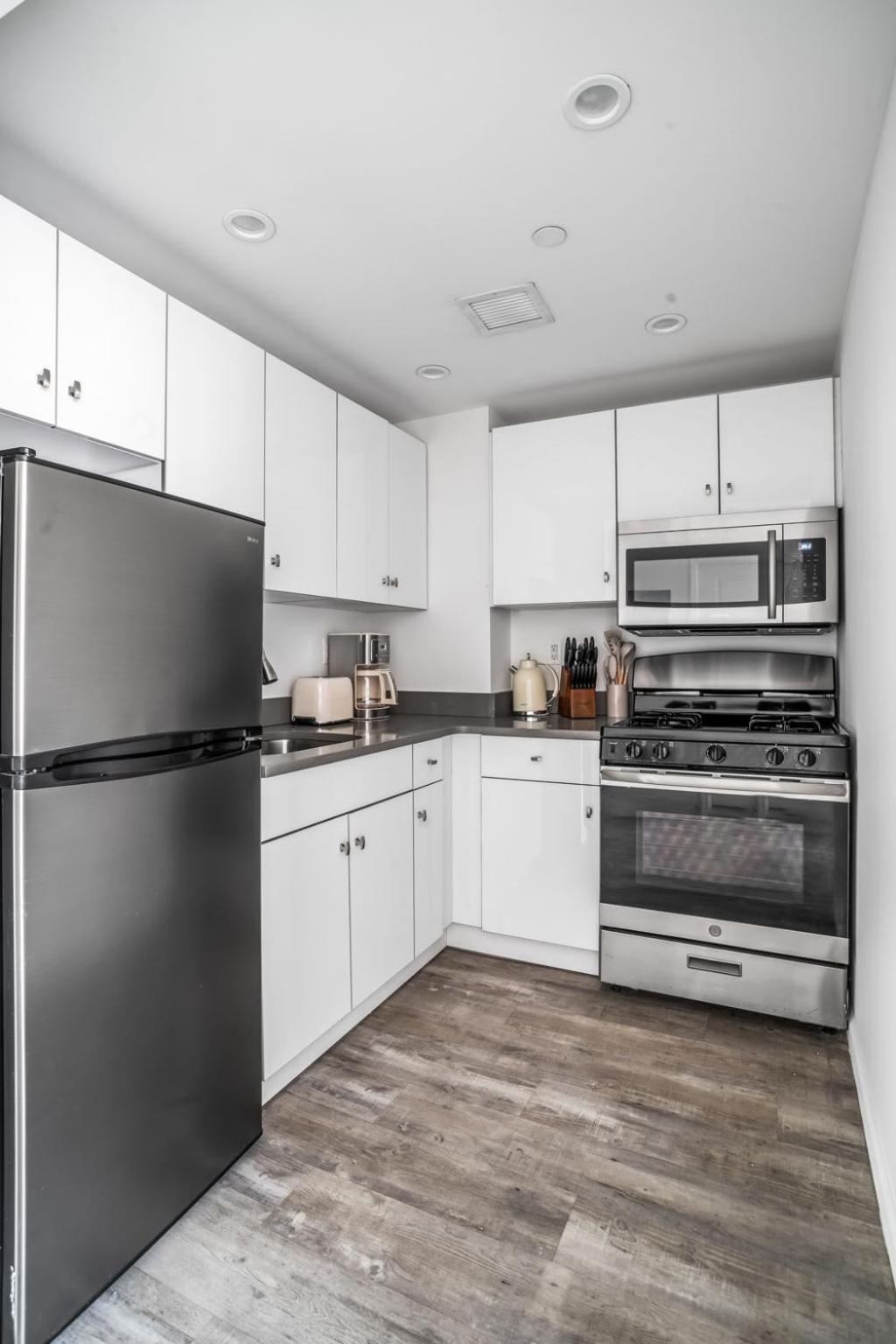 Chic Midtown 2bedroom Cozy & Modern Retreat In Hells Kitchen Apartment New York