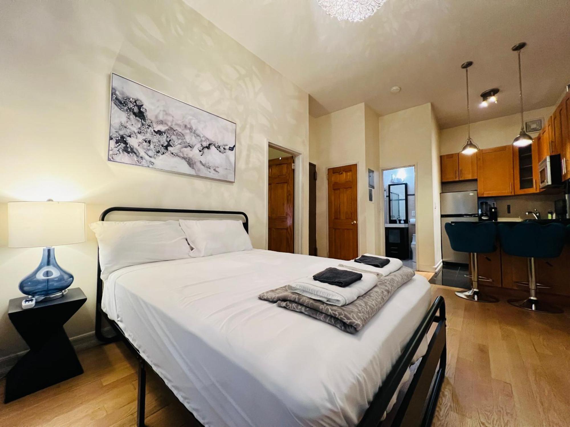 Midtown Oasis - Steps From Empire State Building Apartment *