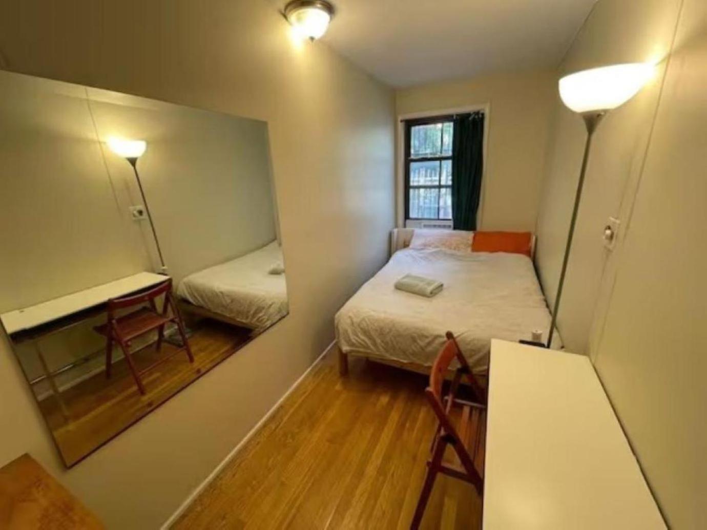 Ground Floor Williamsburg Private Bedroom Near Subway Homestay