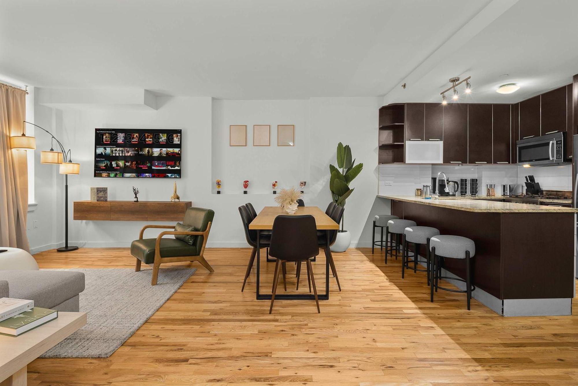 Spacious 2br Steps From Times Square & Broadway New York