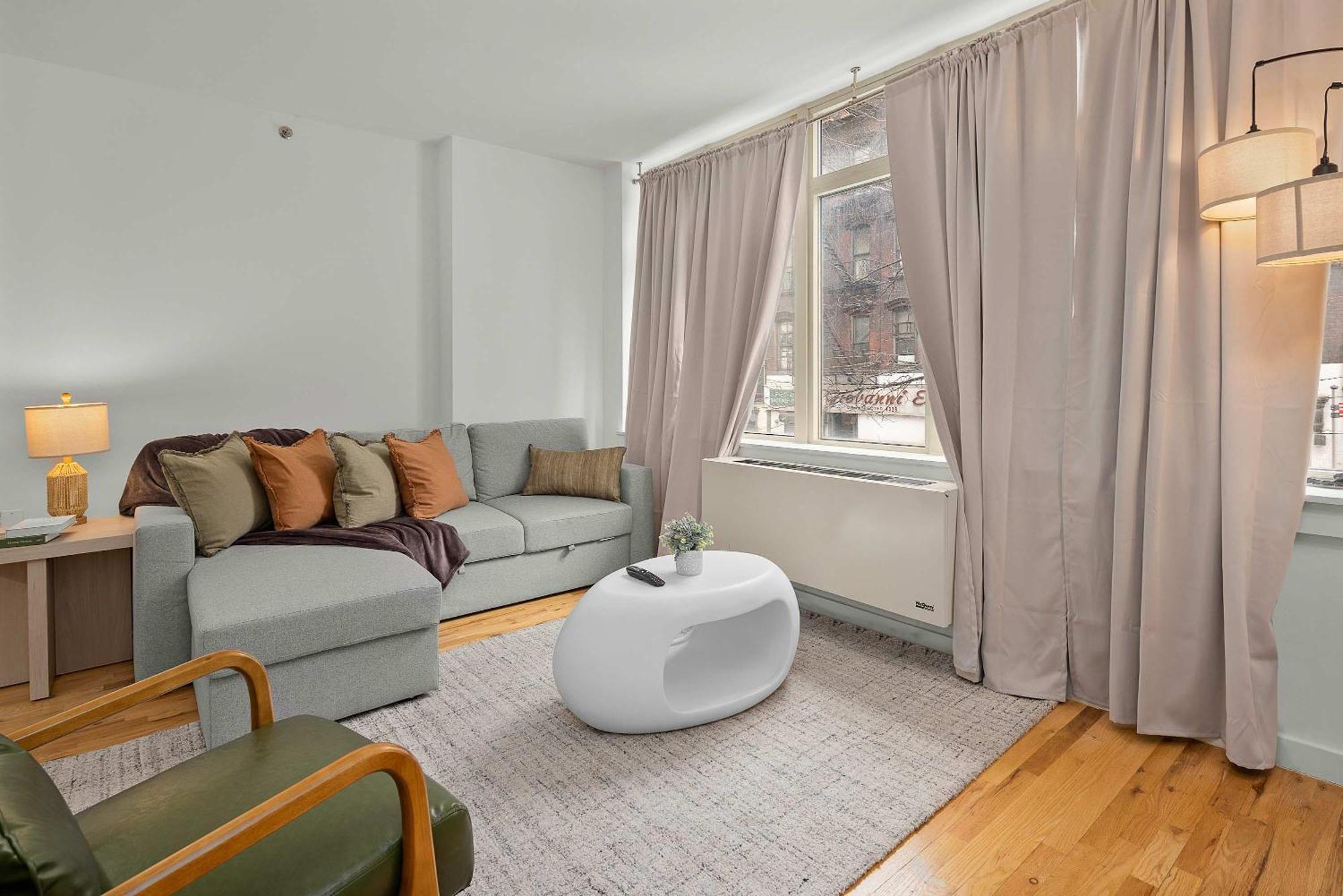 Spacious 2br Steps From Times Square & Broadway Apartment *