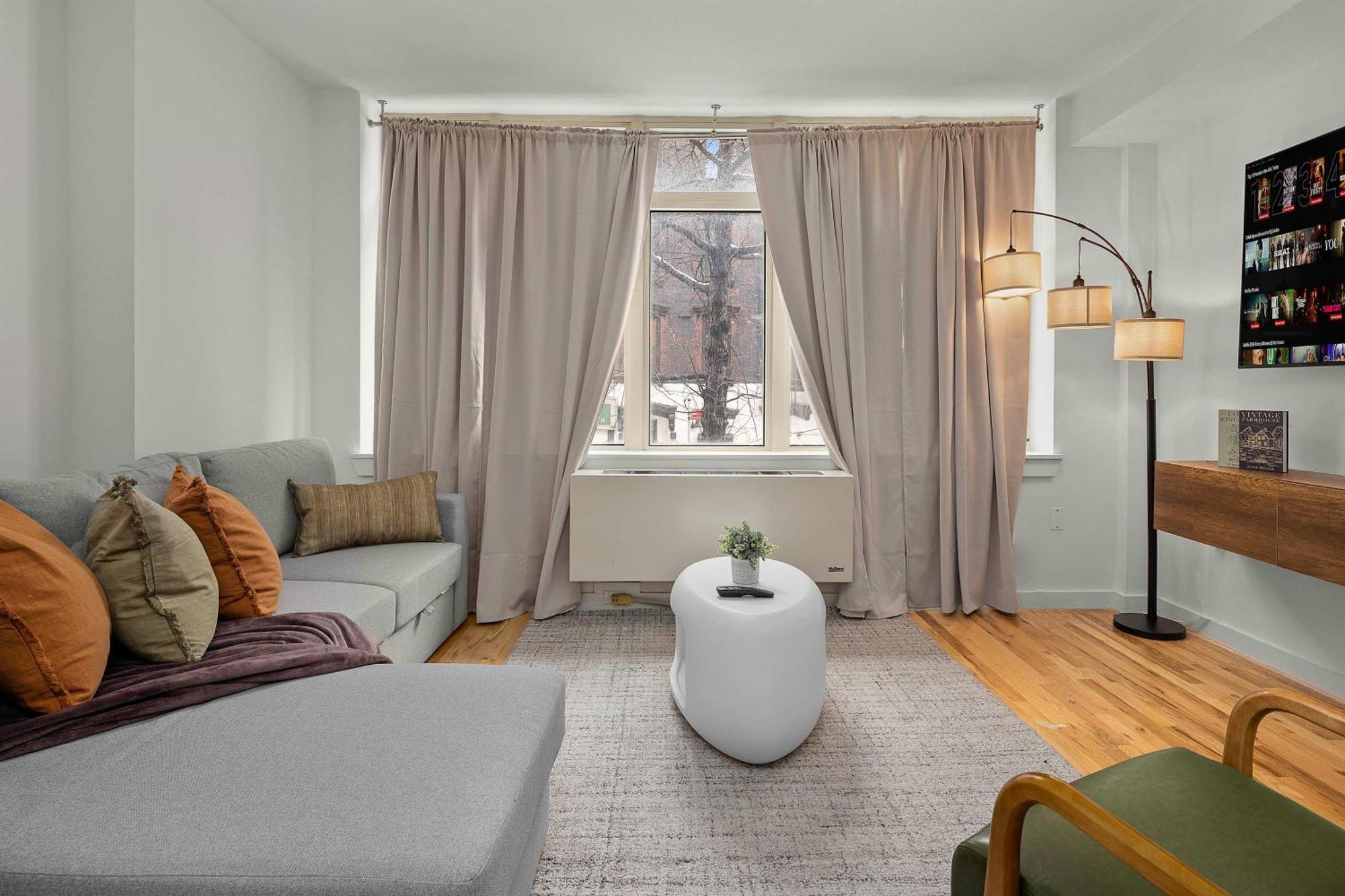 Spacious 2br Steps From Times Square & Broadway New York