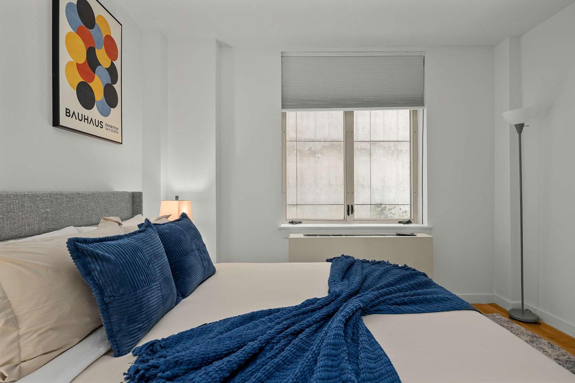 Spacious 2br Steps From Times Square & Broadway