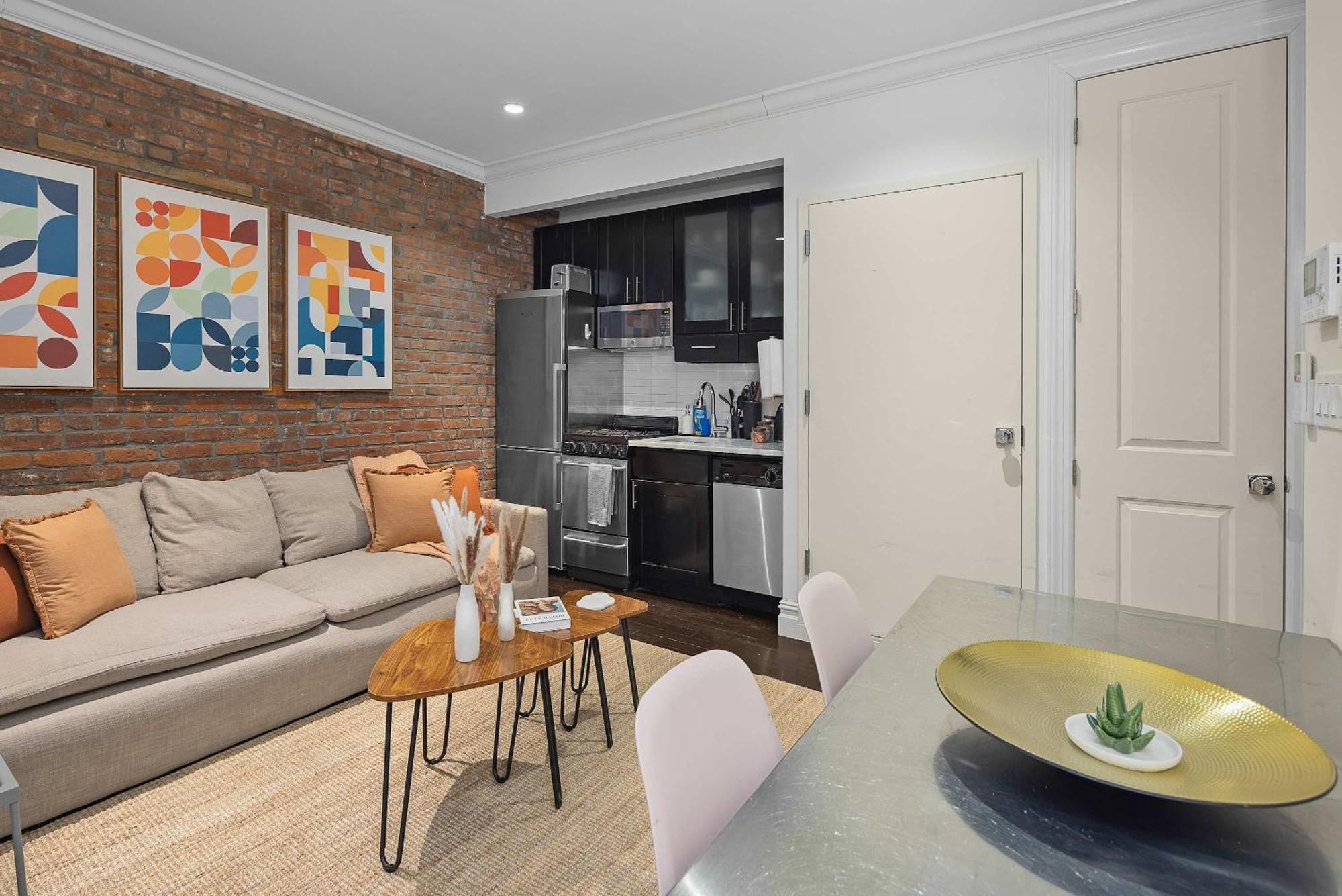Explore Nyc Cozy 2br In Prime Location Apartment