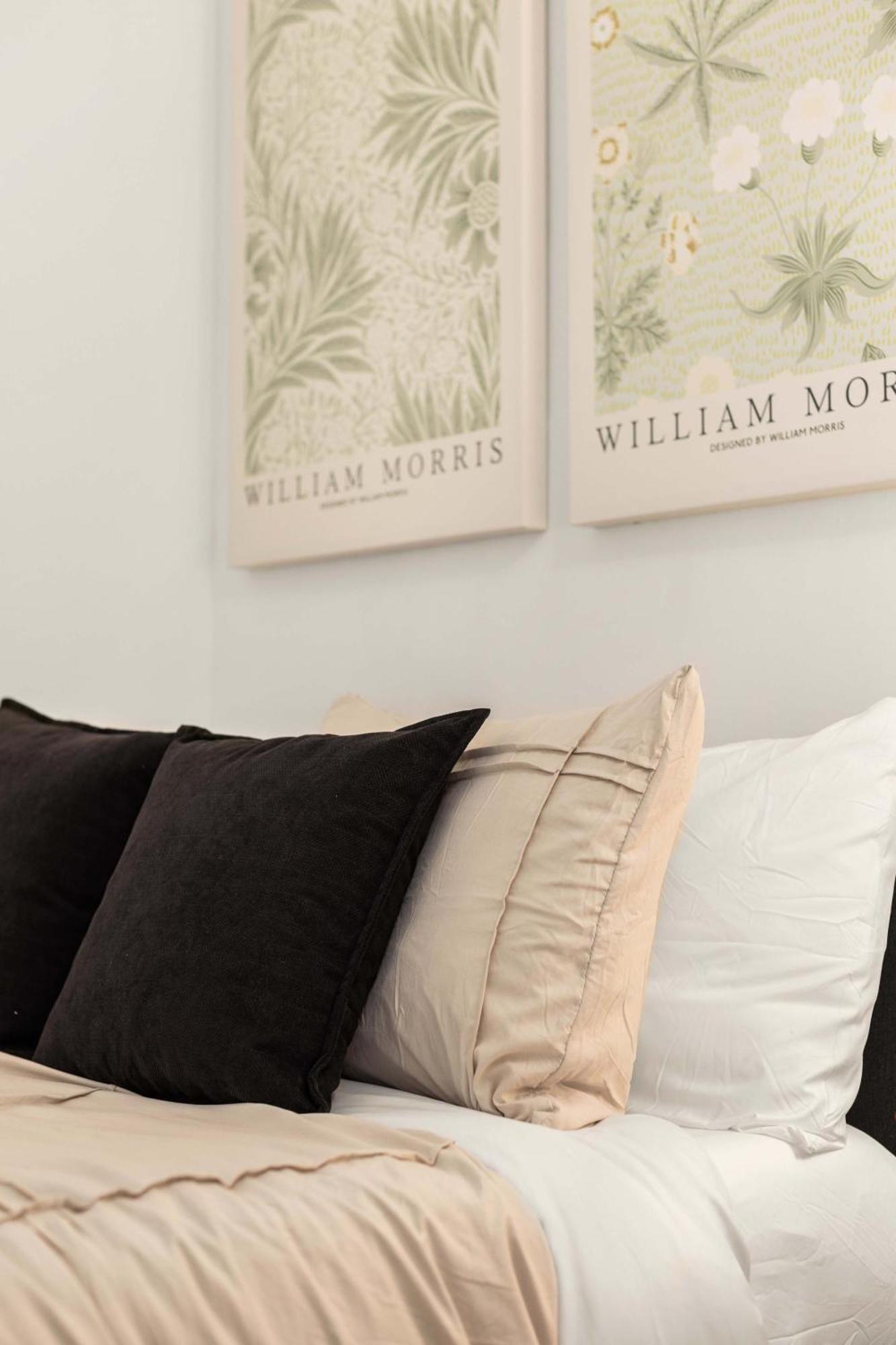 Living 3br In East Village Manhattan Apartment *