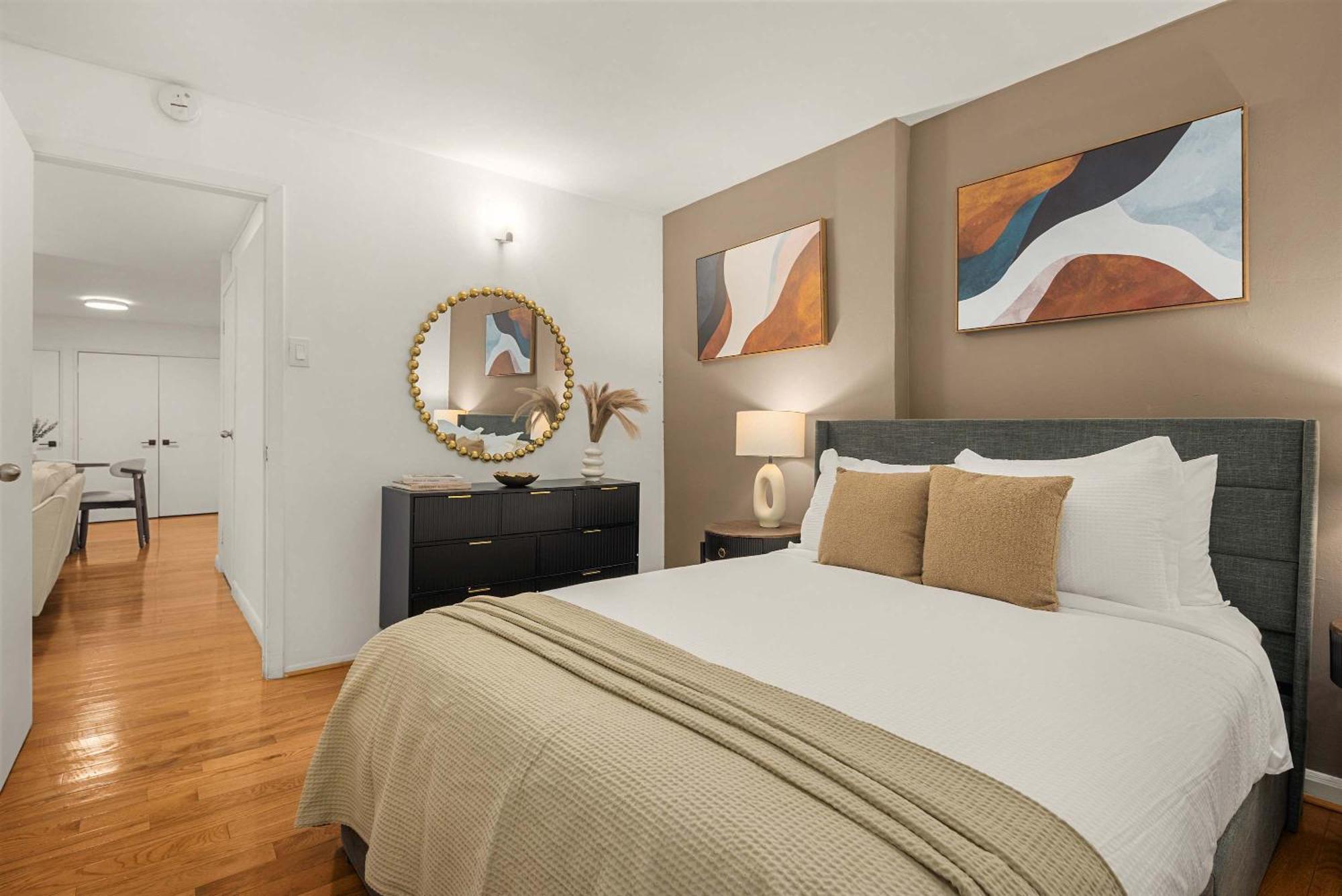 Living 3br In East Village Manhattan Apartment *