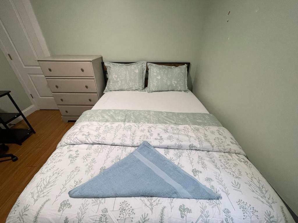 Private 45 Min To Lower Manhattan Apartment *