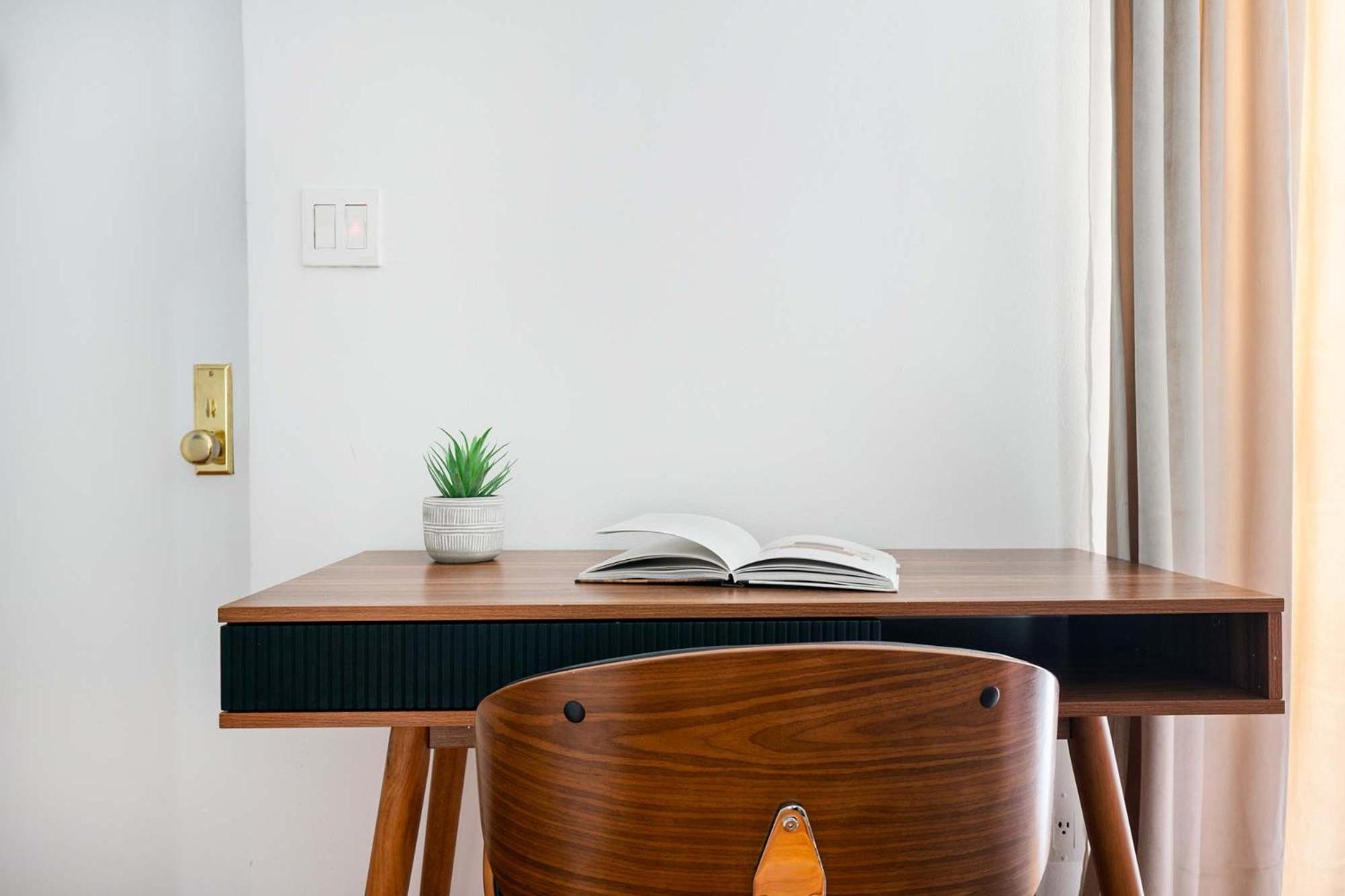 26-1c Gramercy Large 1br Wd *