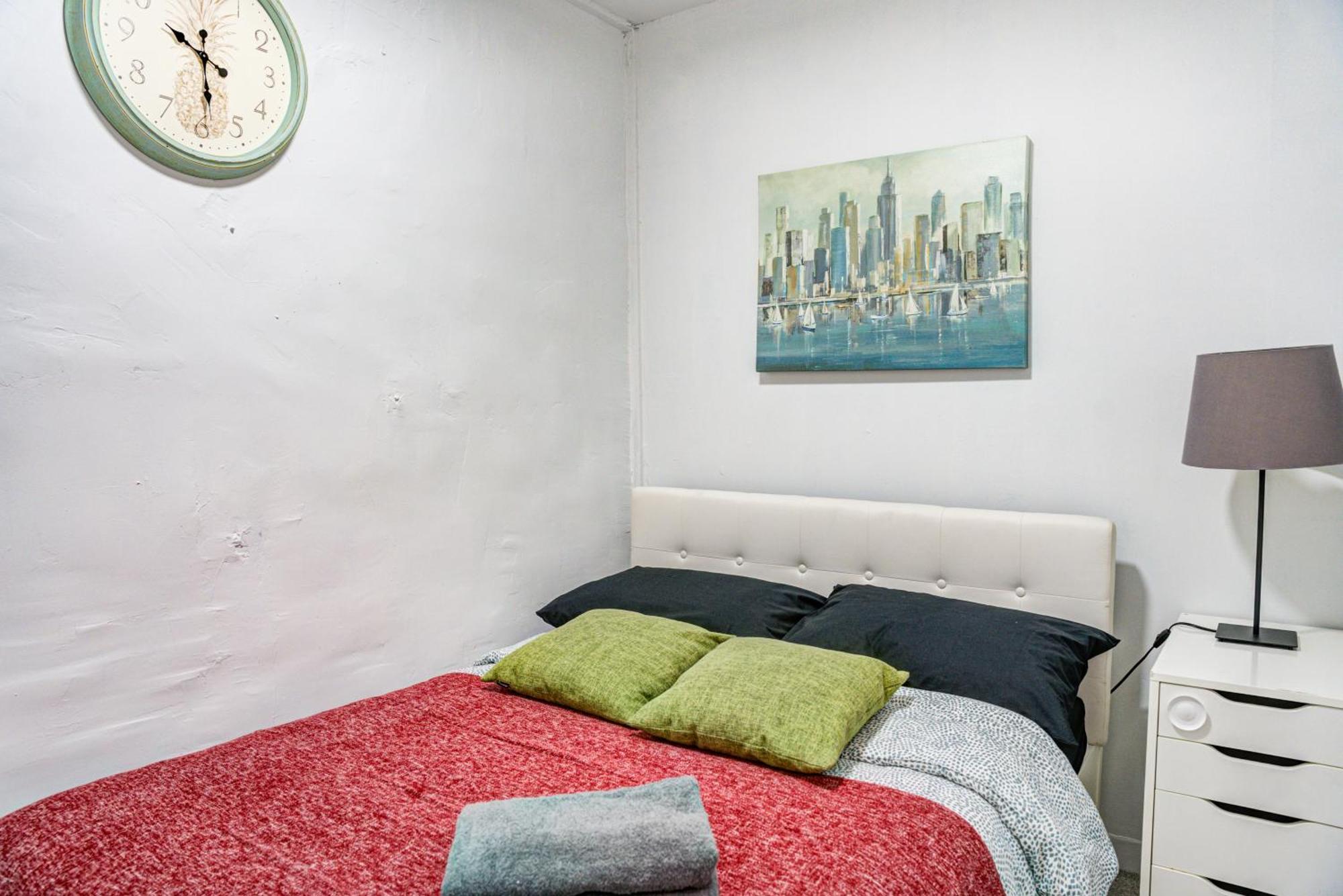 Apartment 3 Bedroom Cozy Unit In Hells Kitchen