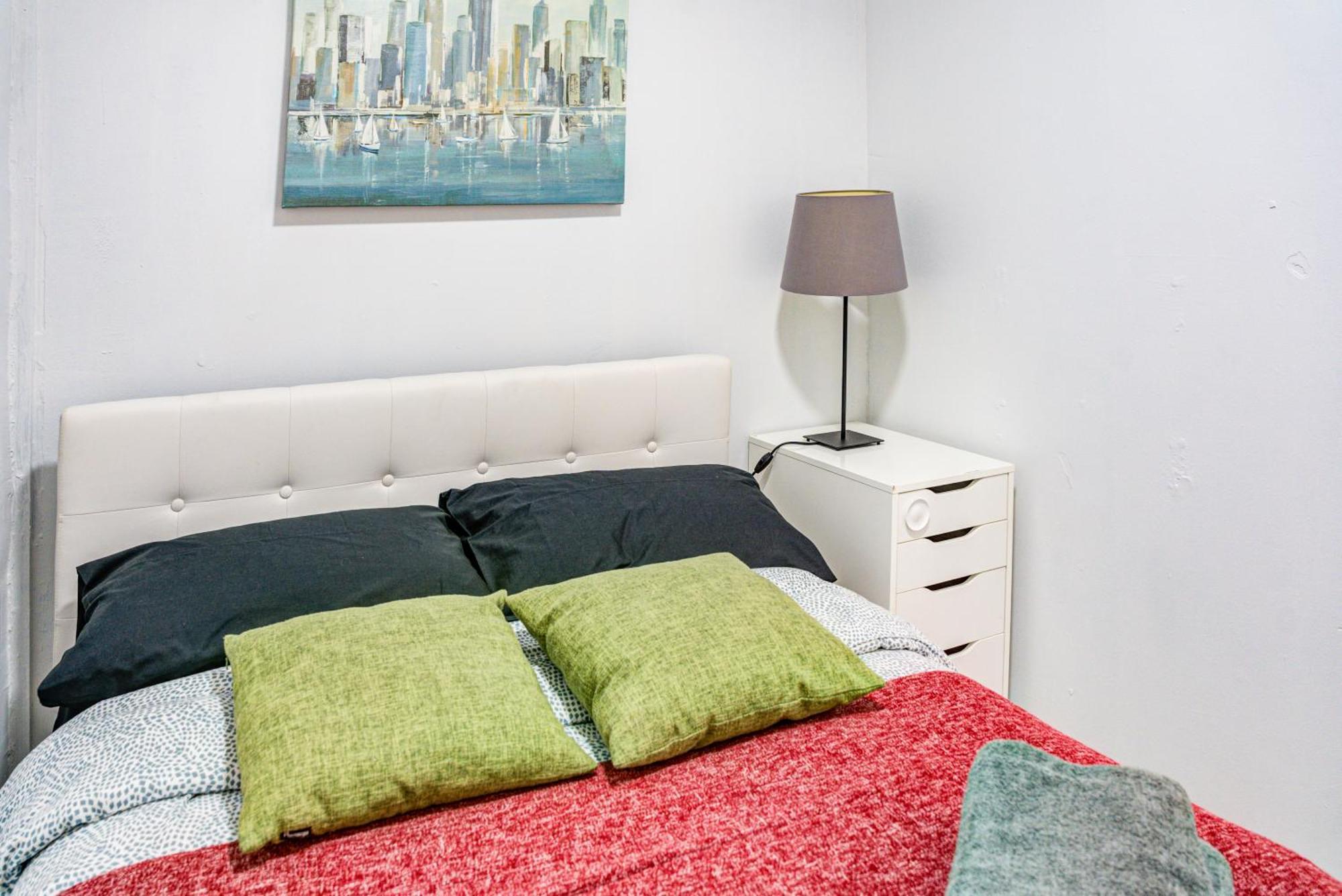 3 Bedroom Cozy Unit In Hells Kitchen Apartment New York