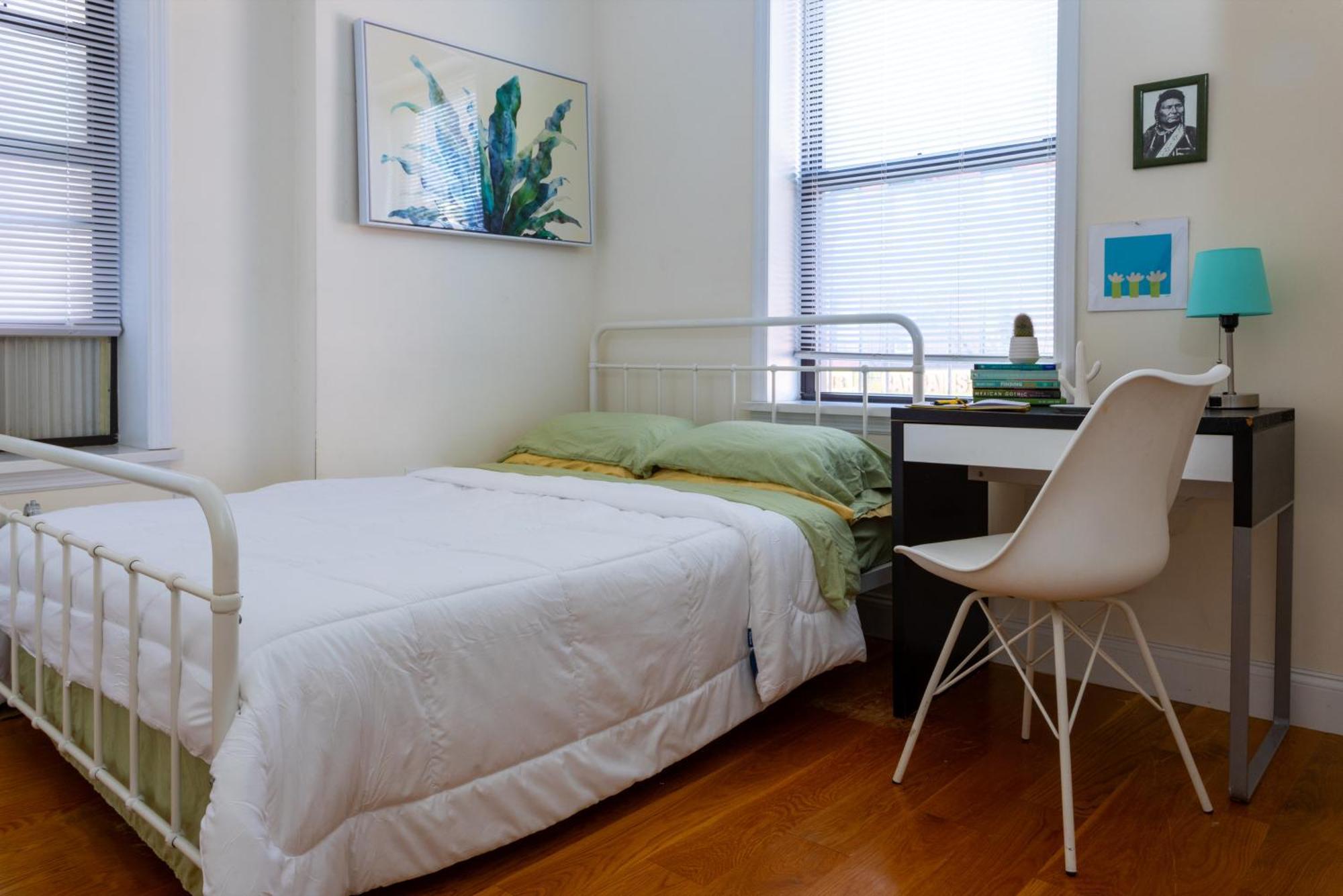 Apartment Modern Comfort Near Park's Beauty *
