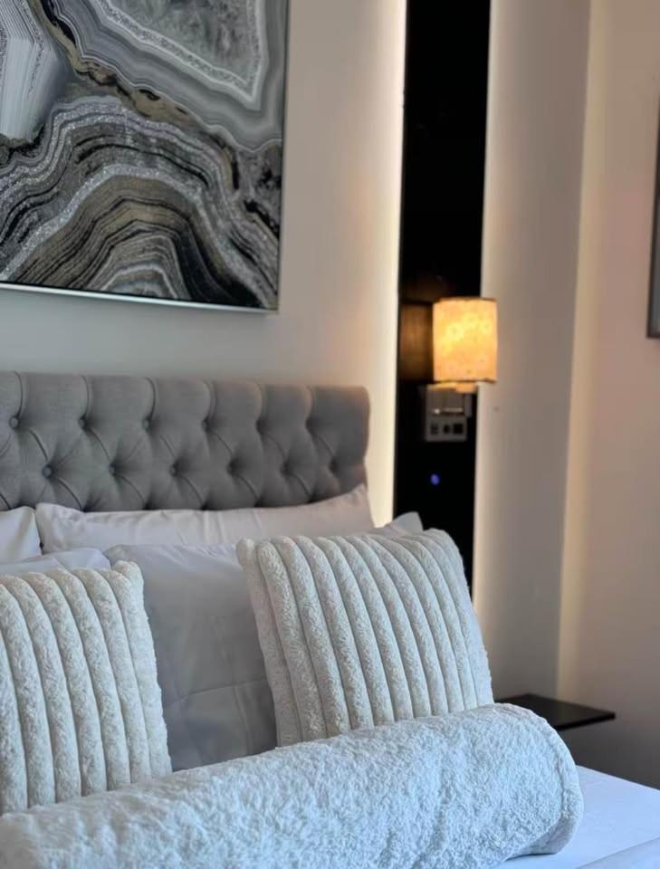New Chic & Cozy 1bd Near East River, Minutes From Park *