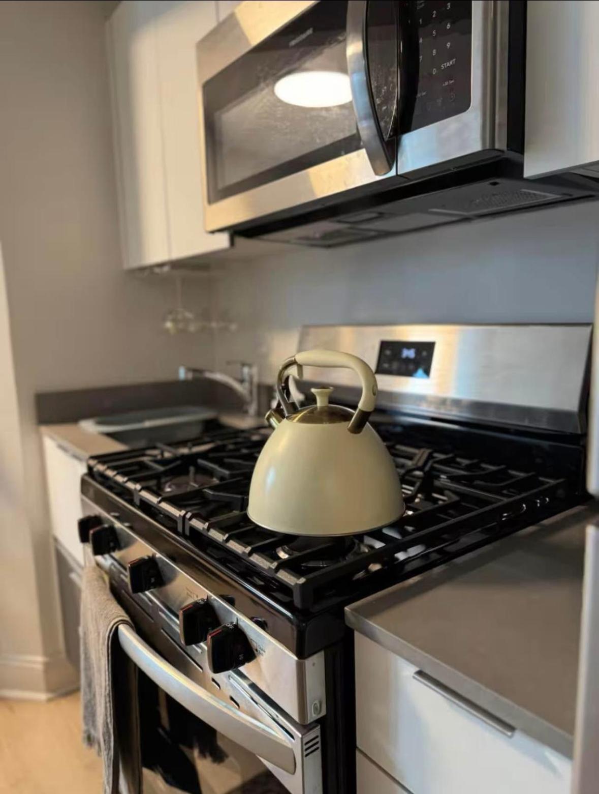 New Chic & Cozy 1bd Near East River, Minutes From Park New York