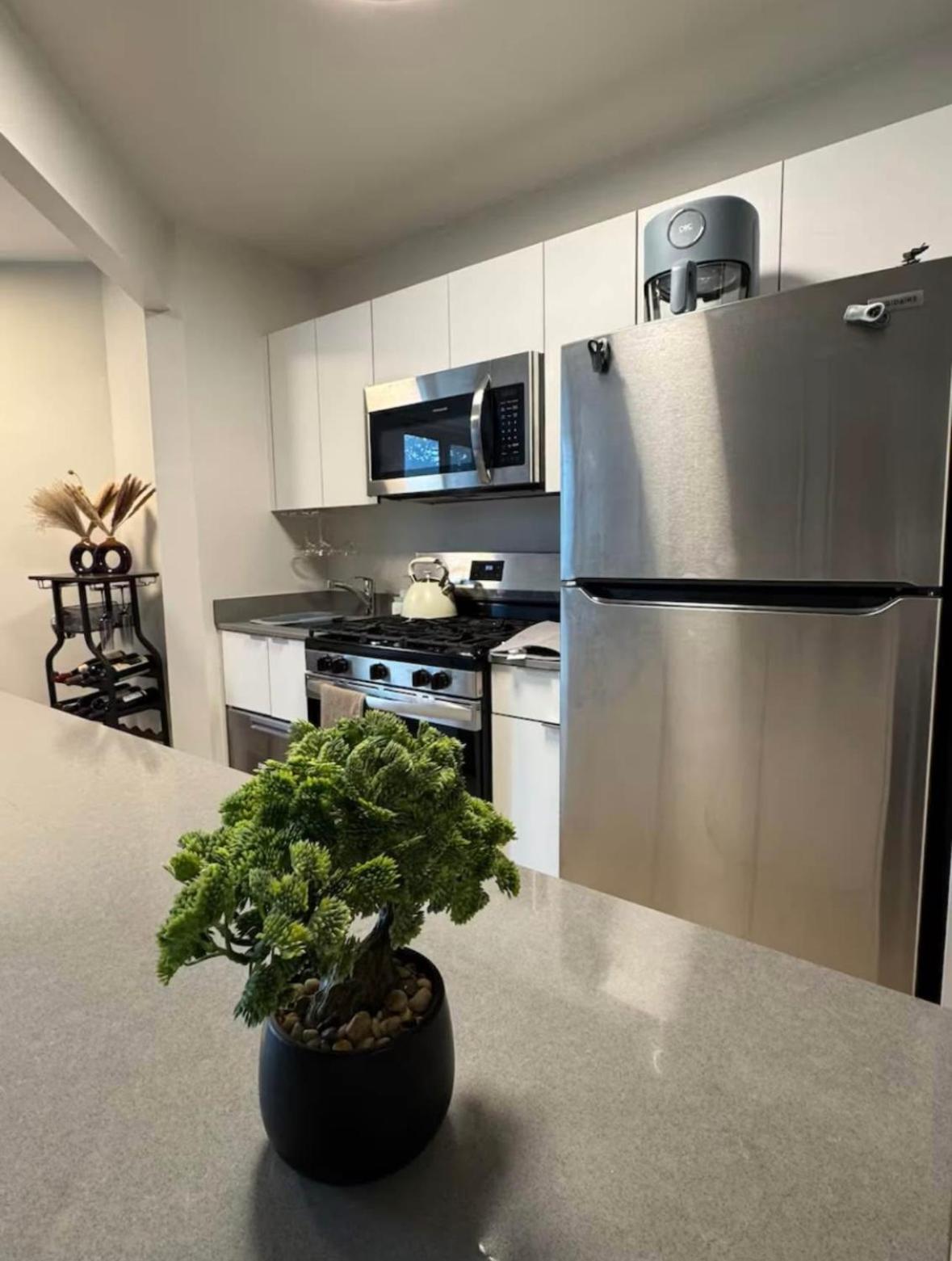 New Chic & Cozy 1bd Near East River, Minutes From Park Apartment New York