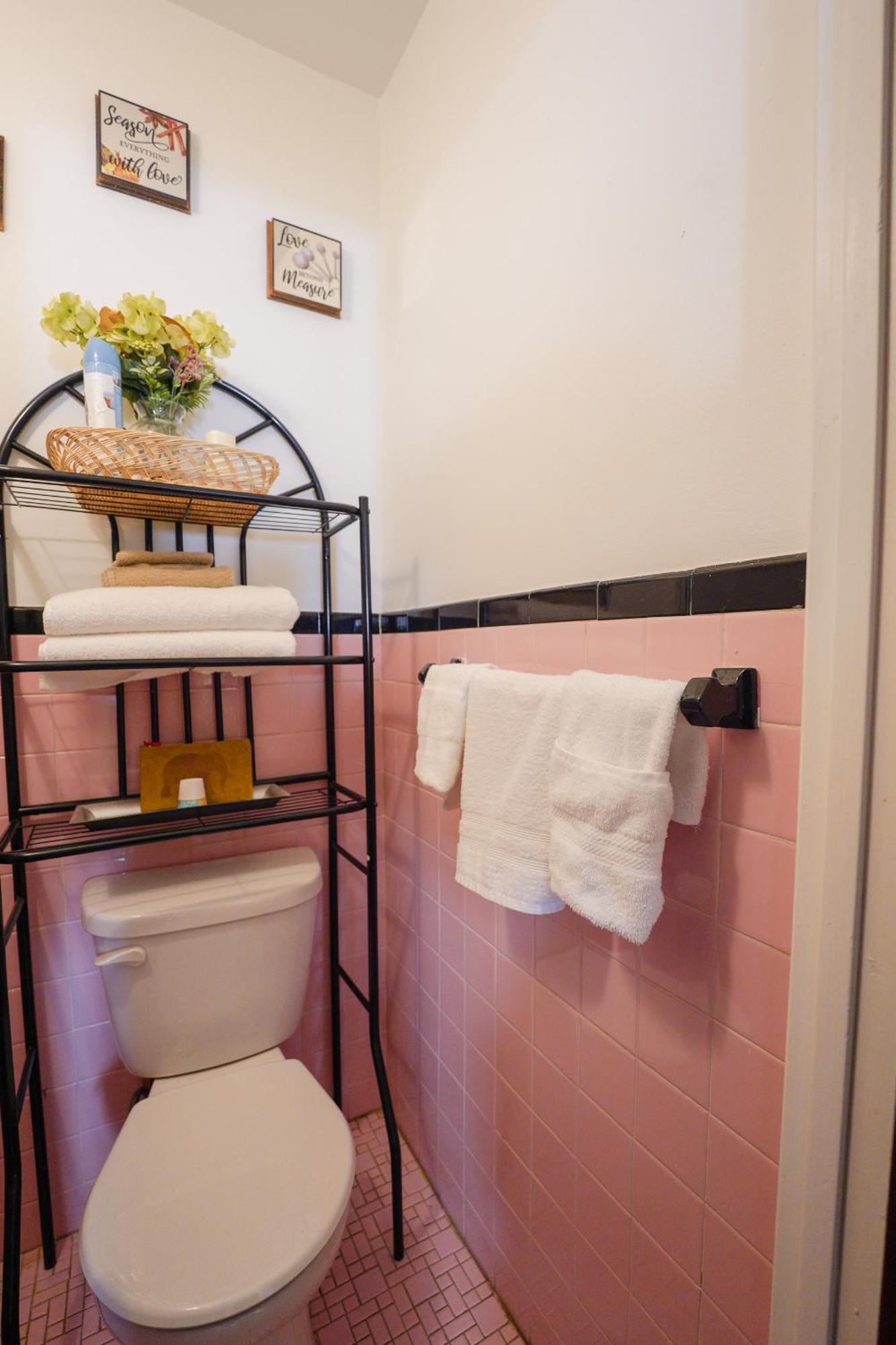 Chekells Cozy Close To Everything Free Wifi Apartment *