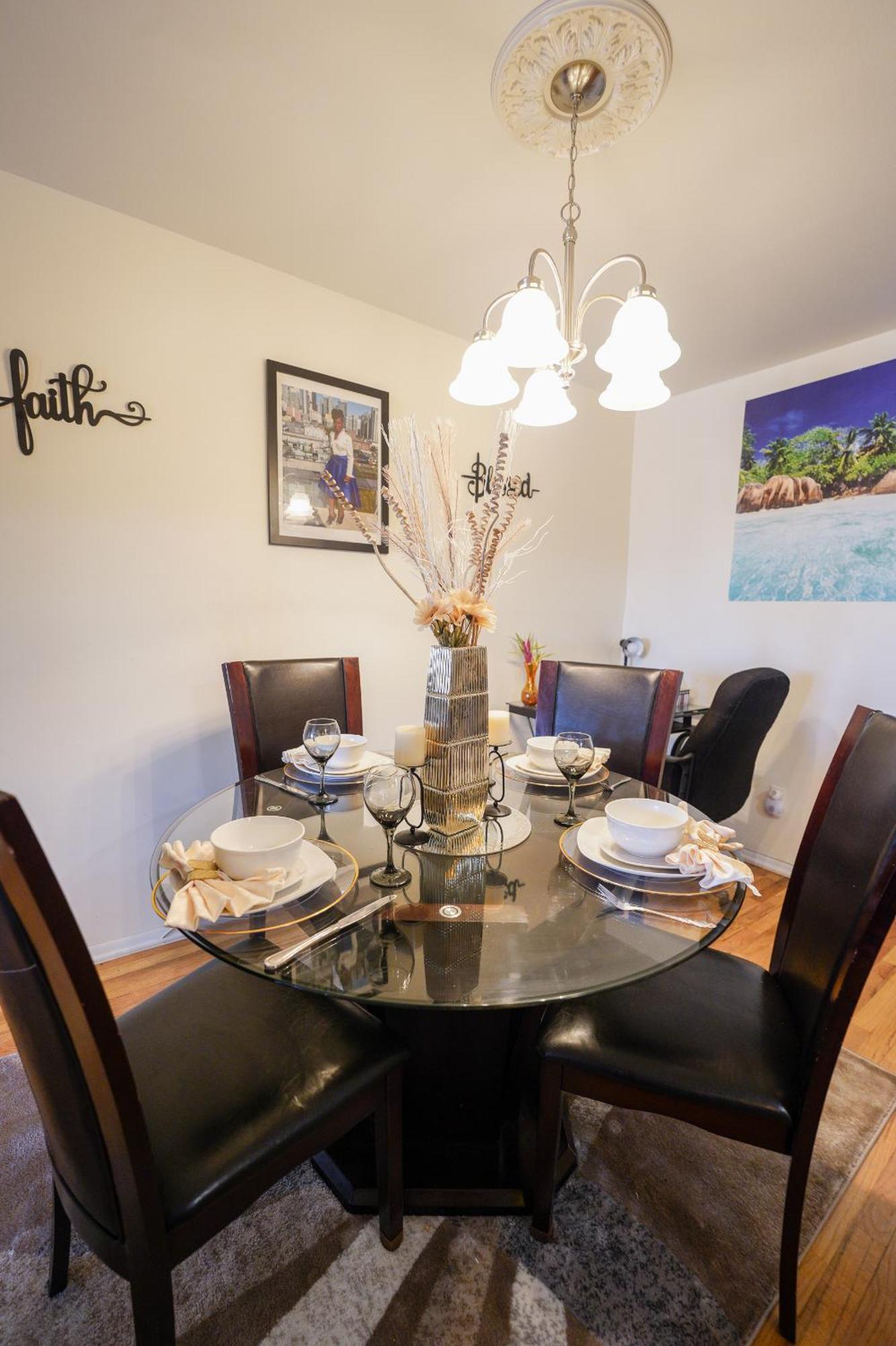 Chekells Cozy Close To Everything Free Wifi Apartment *