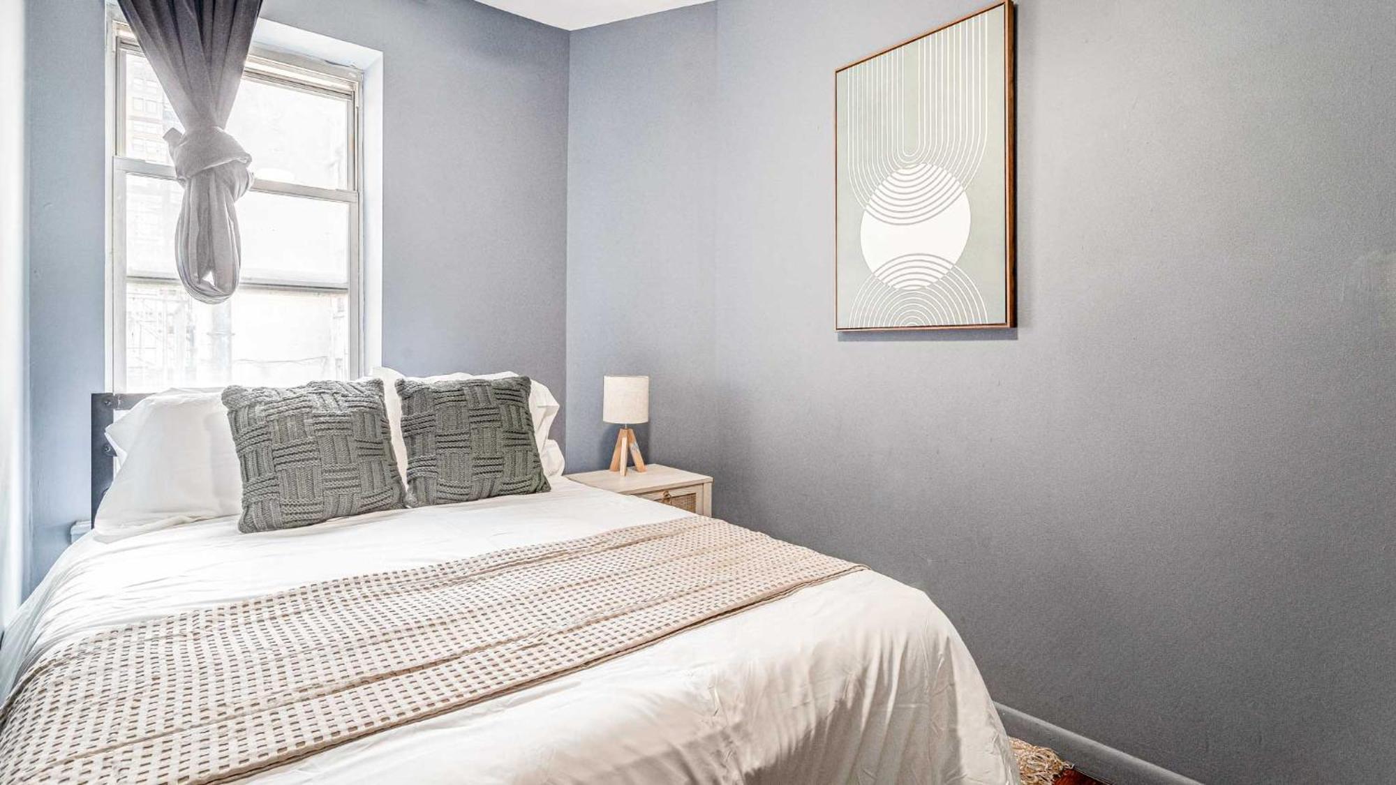 Elegant & Chic 4 Bdr & 1 Bth In Midtown Manhattan Apartment New York