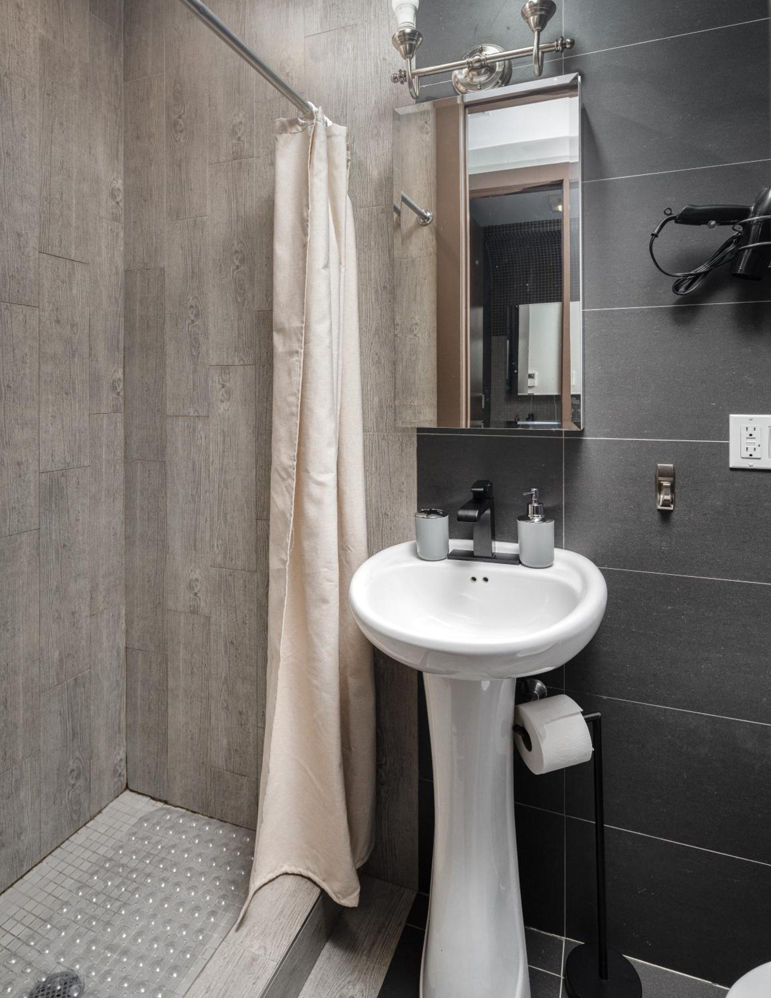 Apartment Stylish 3bd In Manhattan *
