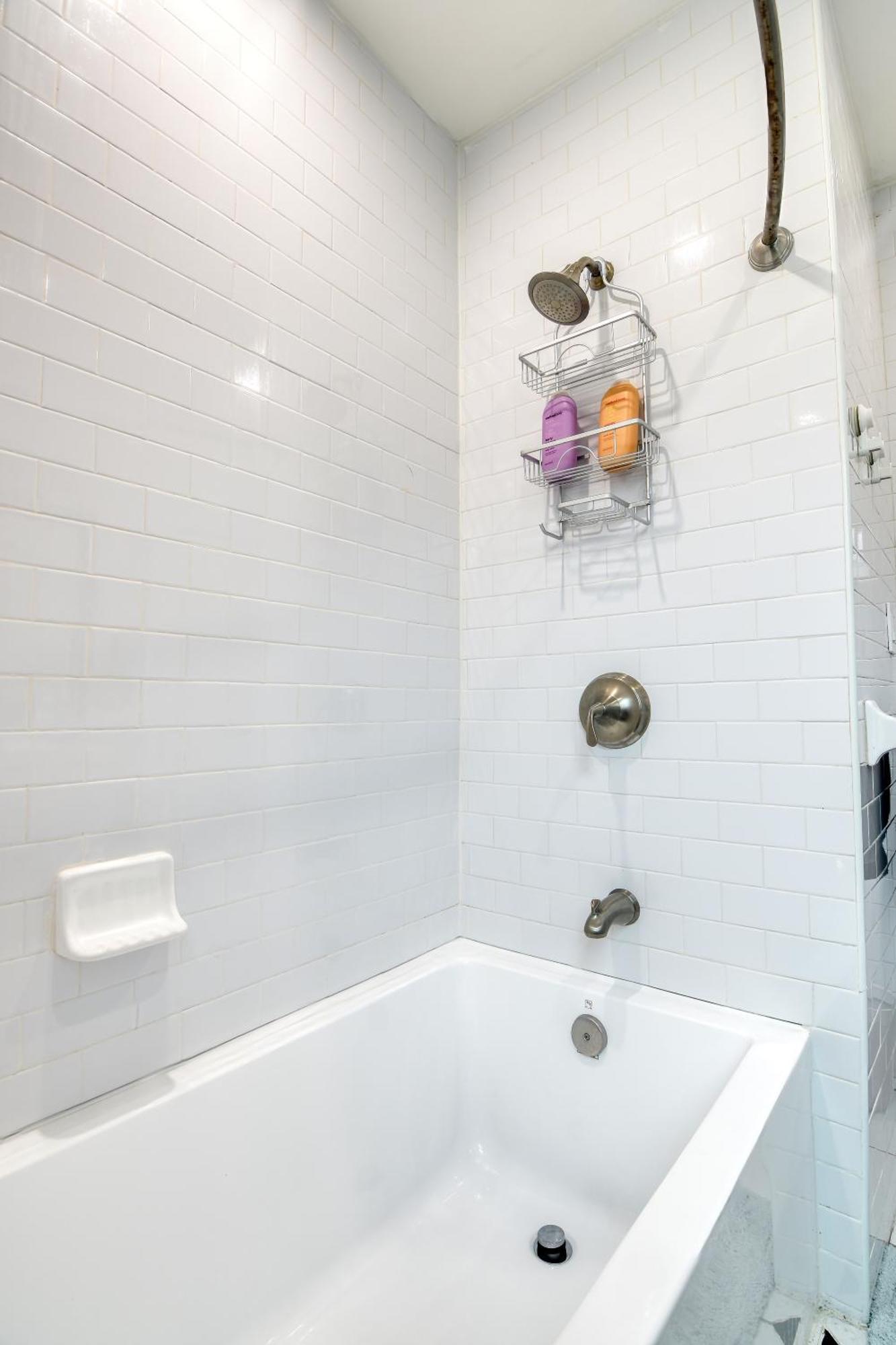 Close To Prospect Park, King Size Beds, 30 Minutes To Times Square, Free Parking New York
