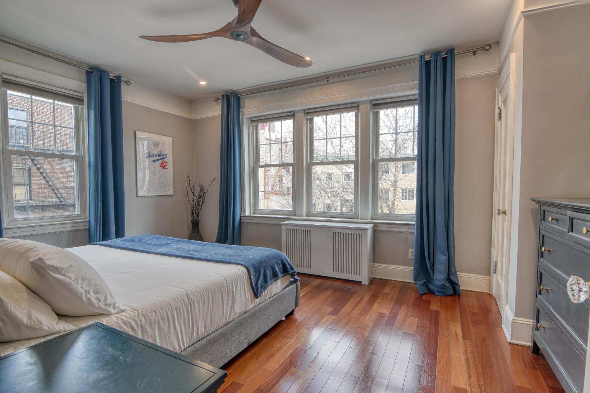 Close To Prospect Park, King Size Beds, 30 Minutes To Times Square, Free Parking