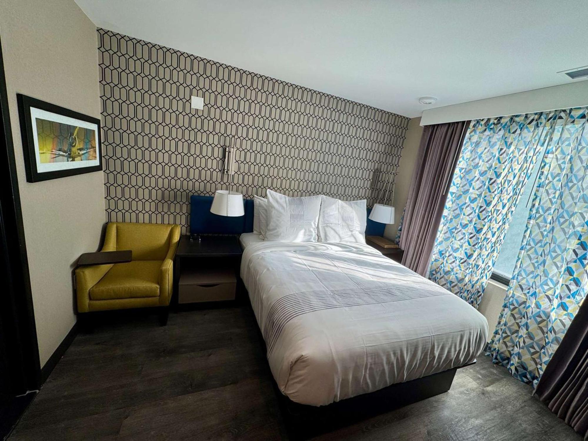 Glo Western Bronx Nyc Hotel