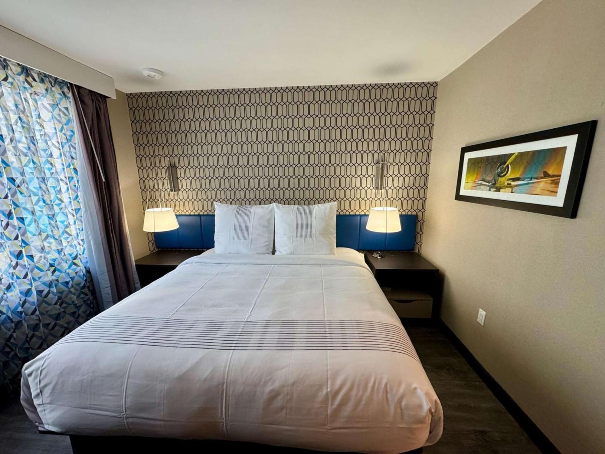 Glo Western Bronx Nyc Hotel *