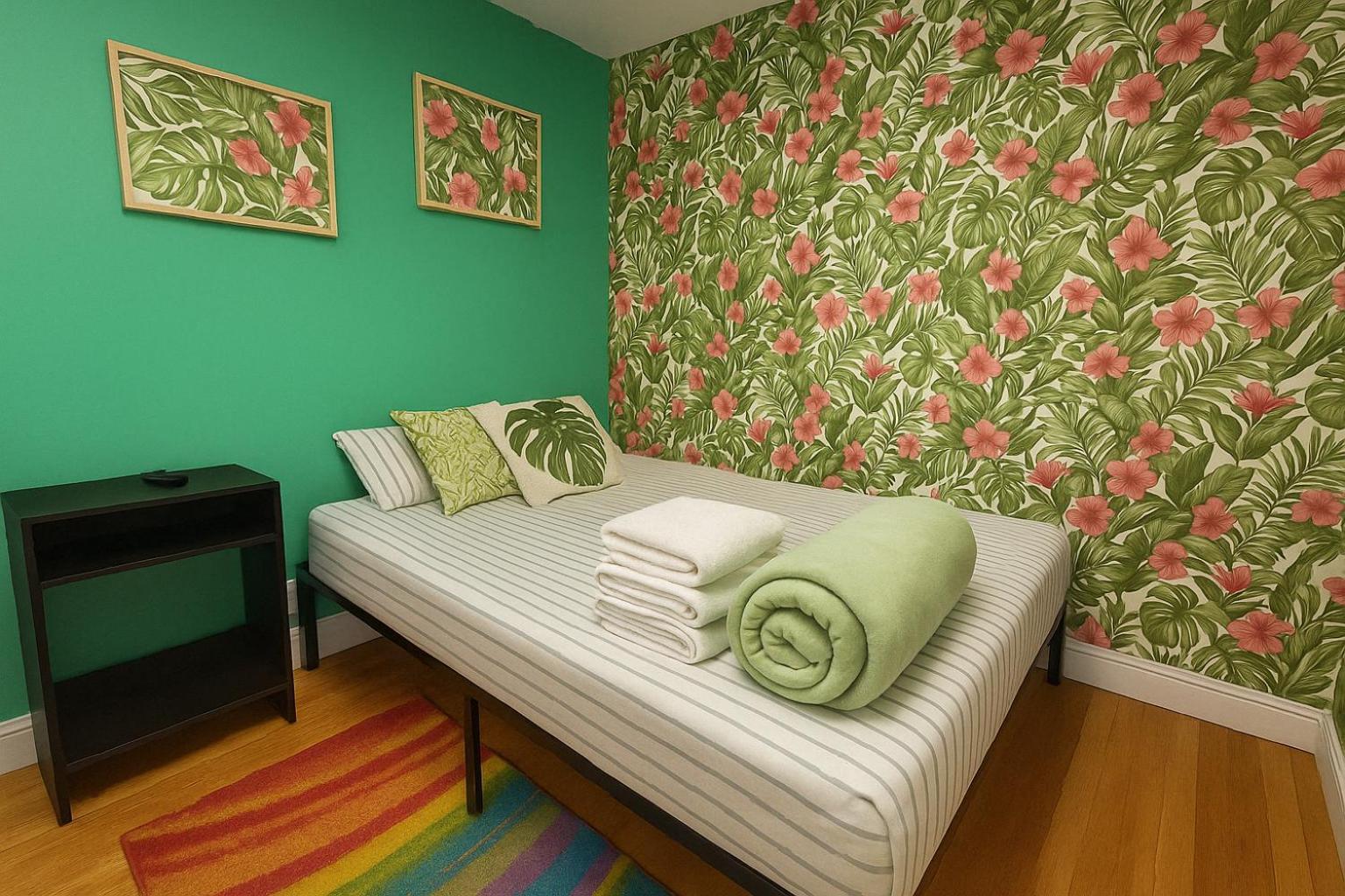 Tropical Comfort Room In Harlem Cozy Stay With Snacks & Style Apartment *