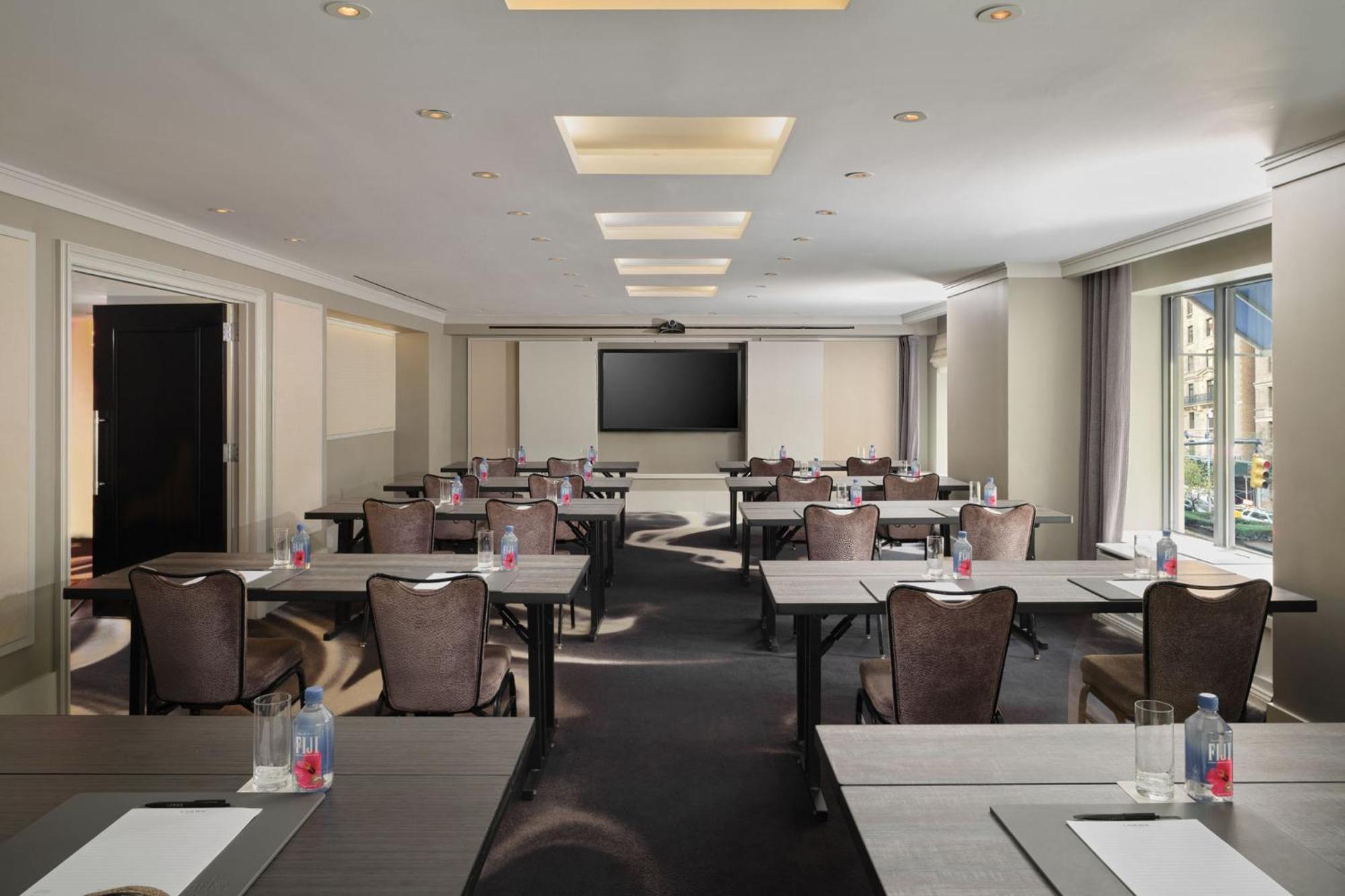 Loews Regency Hotel 5*
