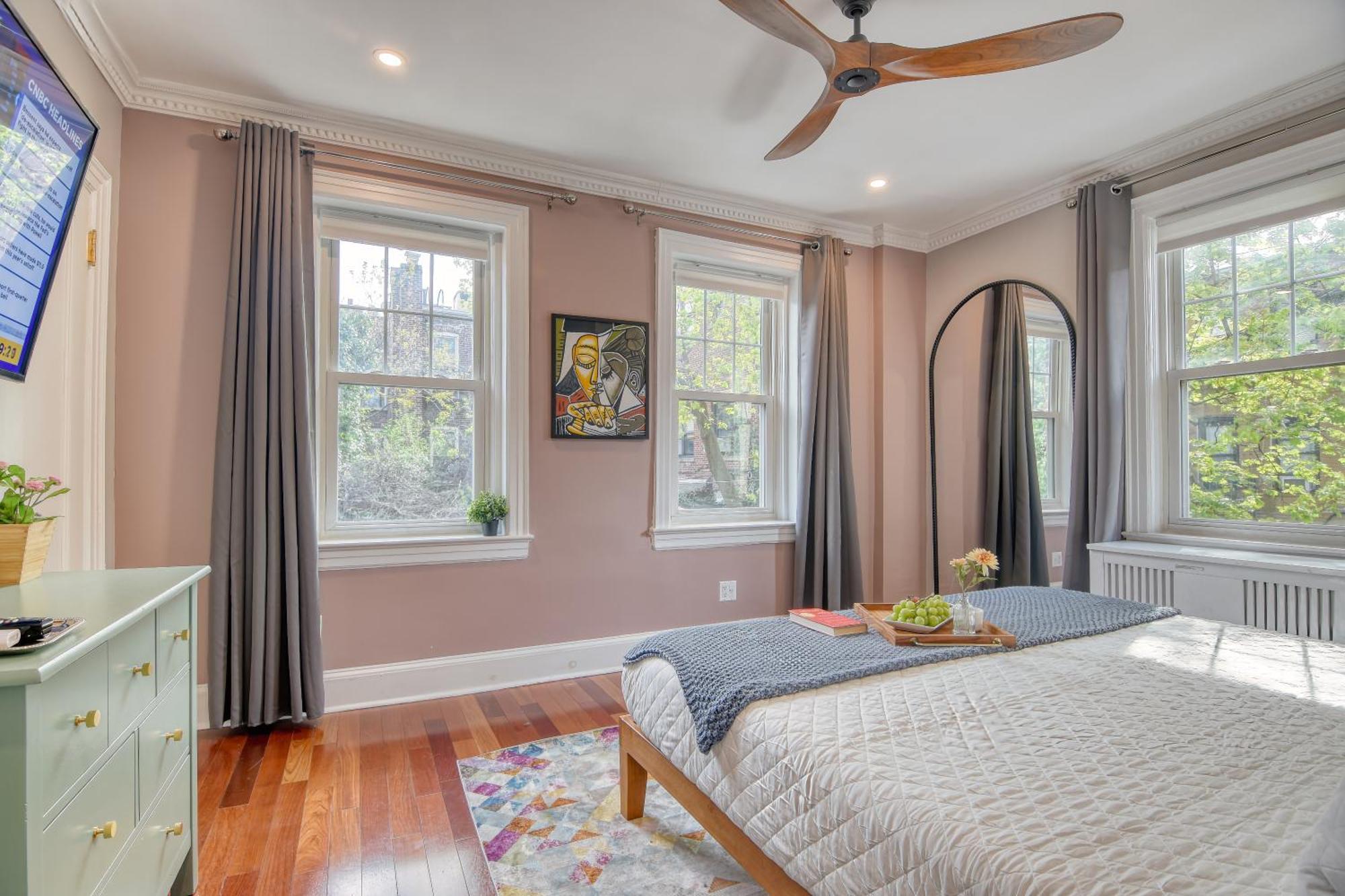 Close To Prospect Park, King Size Beds, 30 Minutes To Times Square, Free Parking * New York