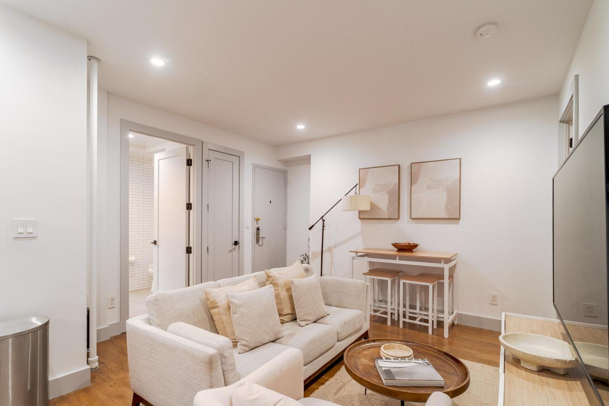 Stylish 3br 2ba East Village Steps From Tompkins Square Park Apartment *