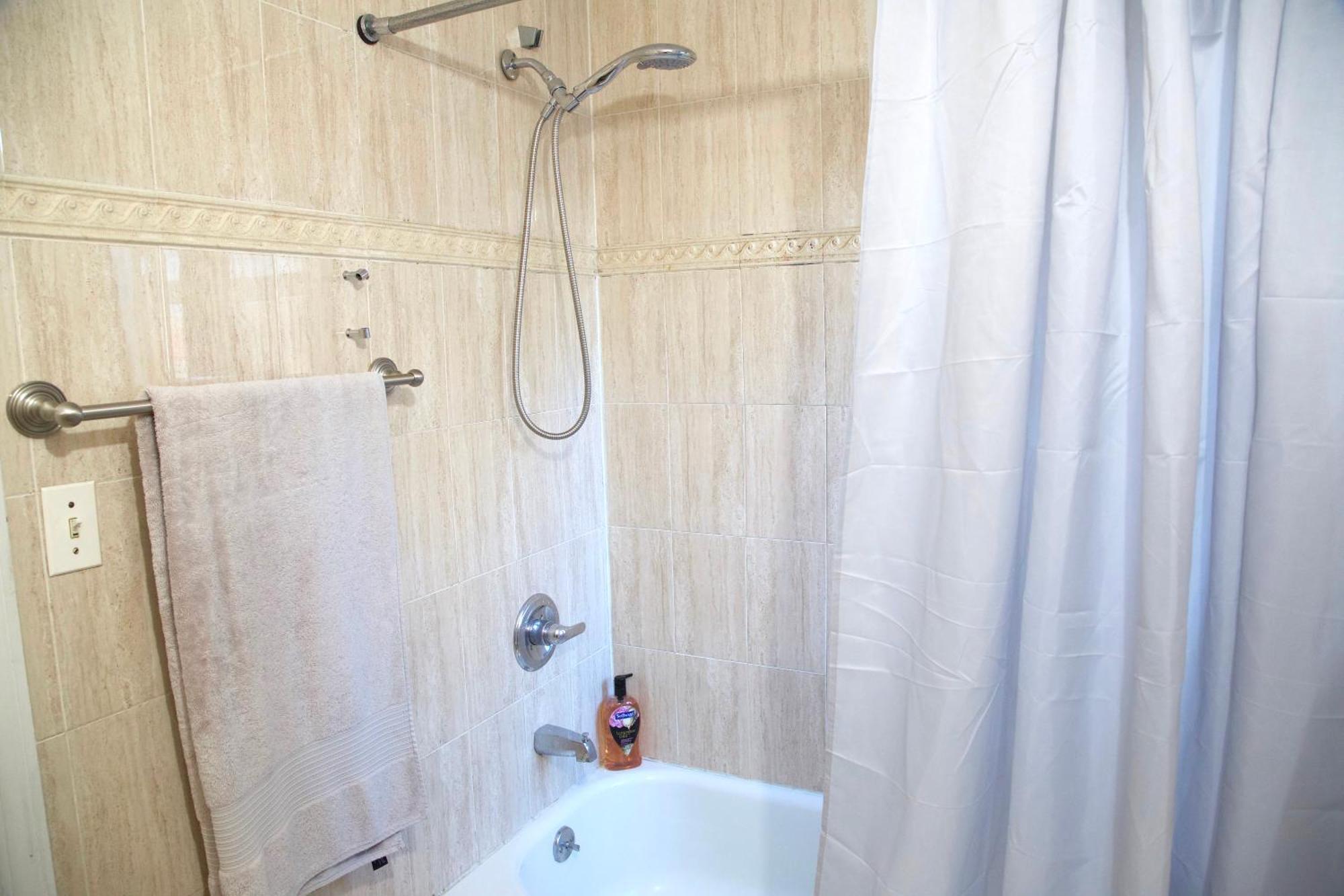 Brightonbeach3-big Room3-5m To Ocean