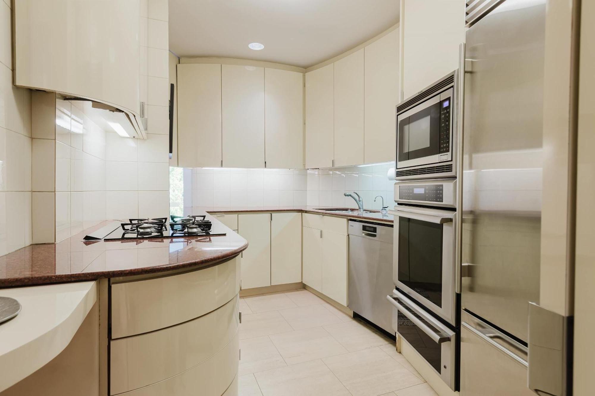 Private Beautiful Townhome W Zen Garden