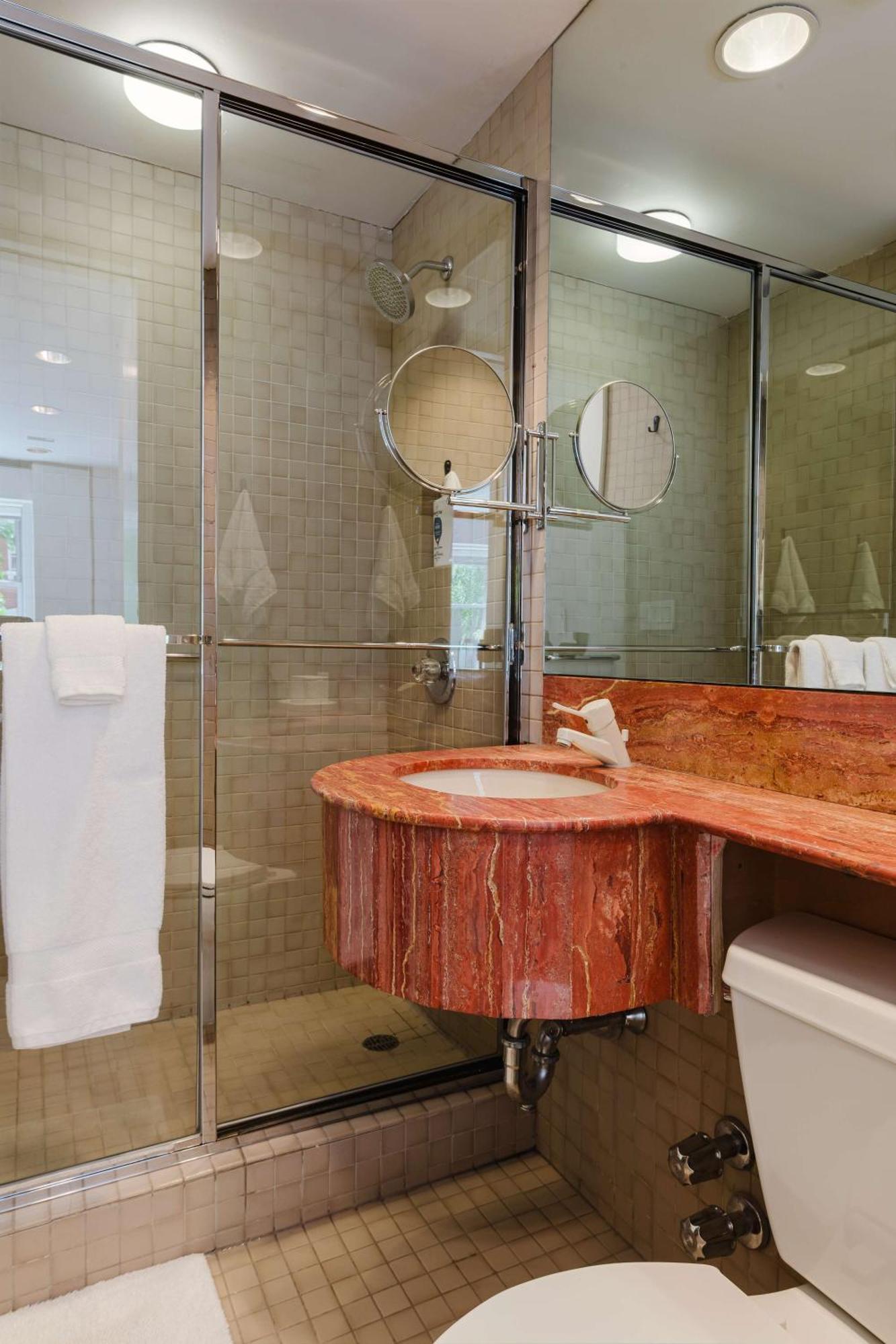 Private Beautiful Townhome W Zen Garden *