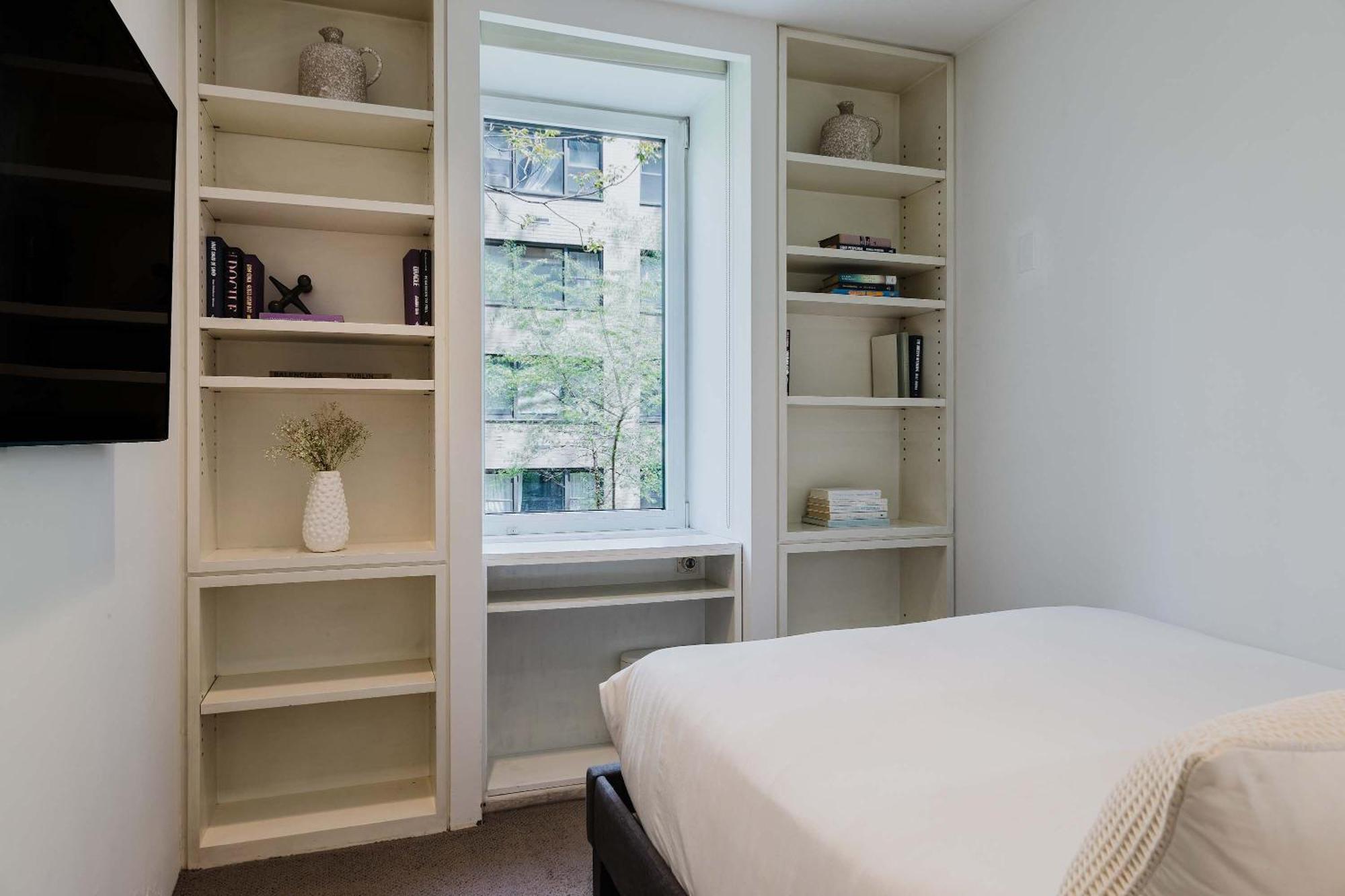 Private Beautiful Townhome W Zen Garden * New York