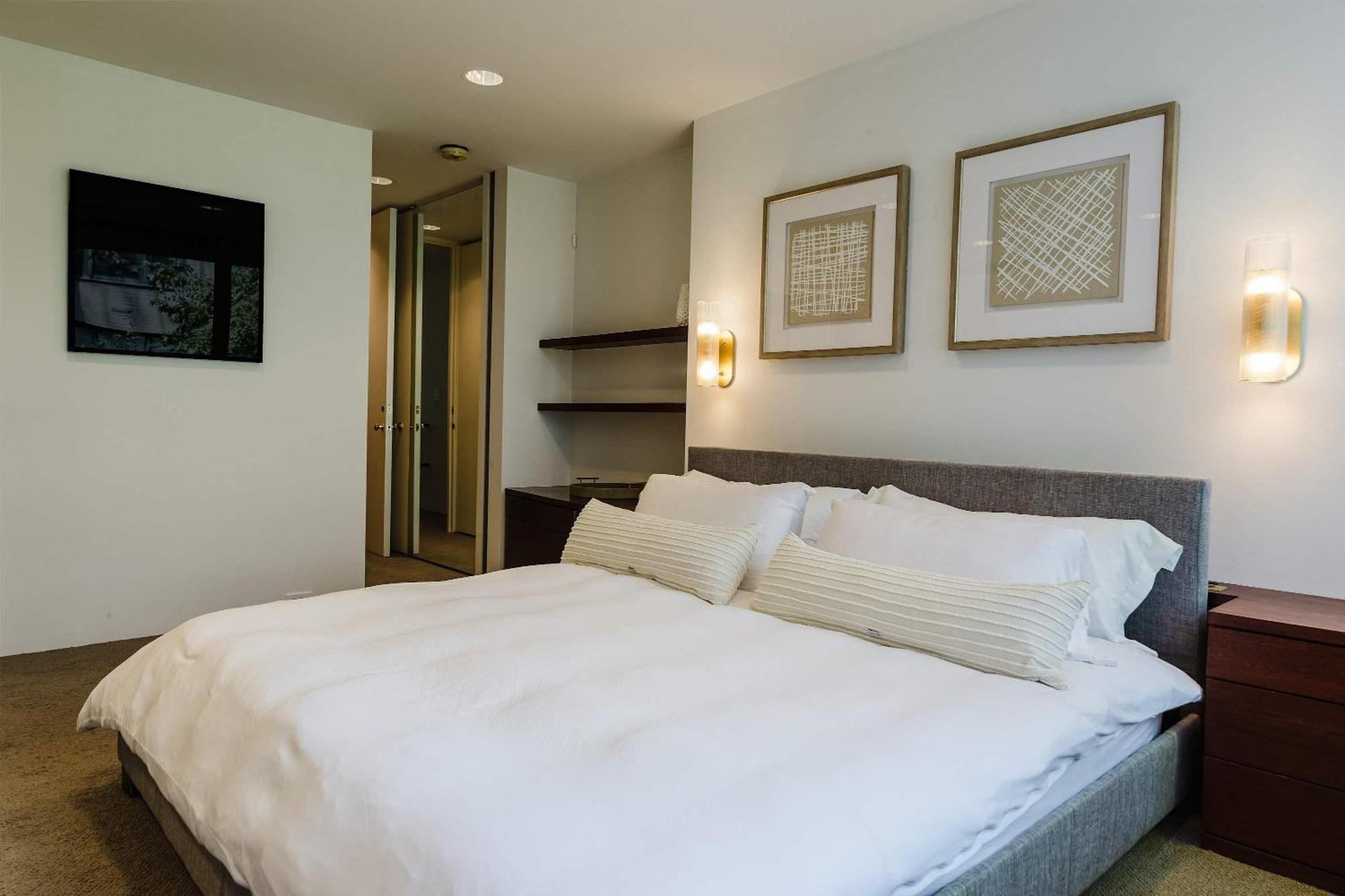 Private Beautiful Townhome W Zen Garden Holiday home