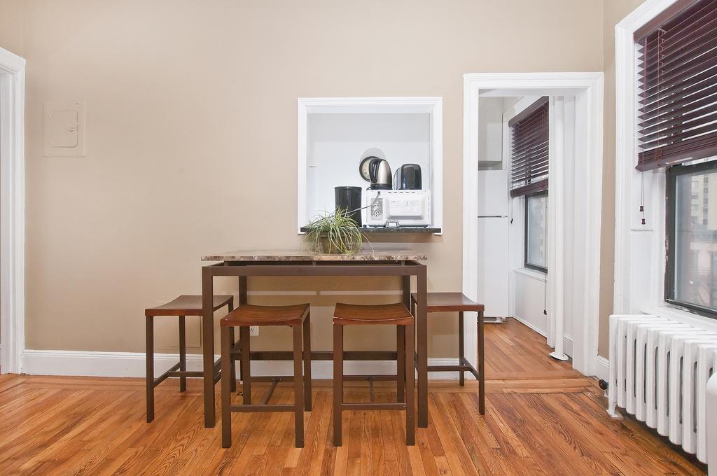Superior Midtown East Apartment *