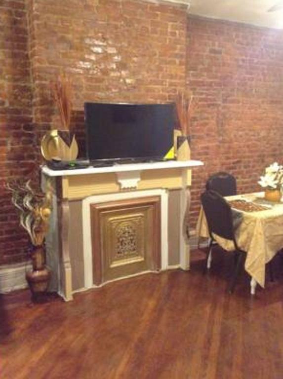 Debbie's Place Apartment