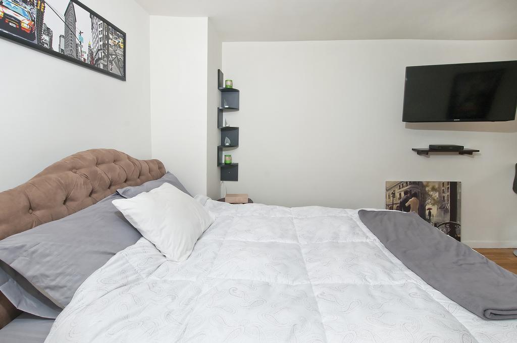 Superior Midtown East Apartment