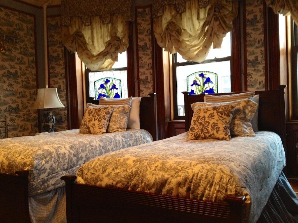 Hotel The New York Renaissance Home And Guesthouse New York