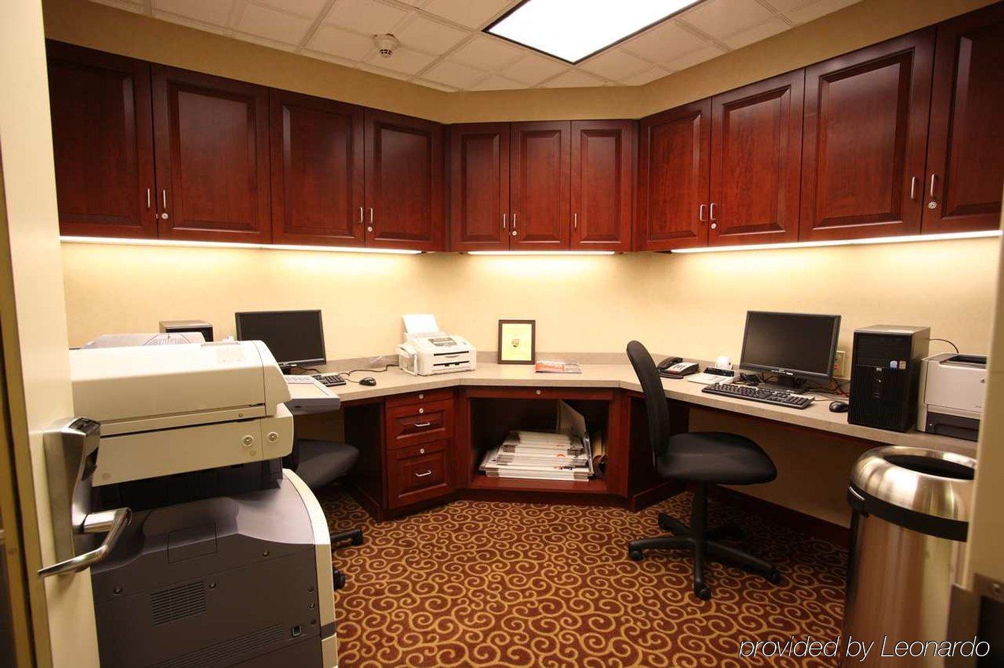 Hampton Inn&suites Staten Island Hotel 3*