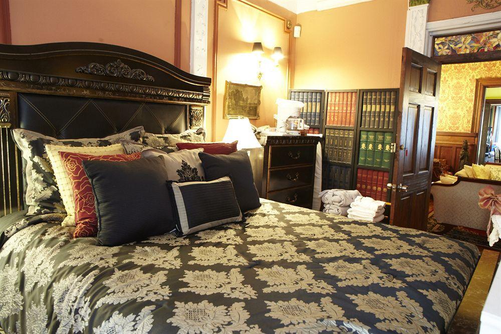The New York Renaissance Home And Guesthouse Hotel