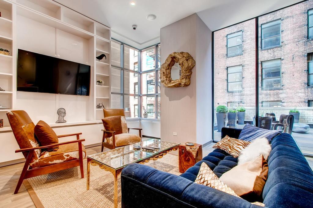 Global Luxury At Ritz Plaza * New York
