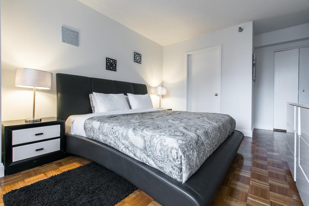 Lincoln Center Luxury Apartment *